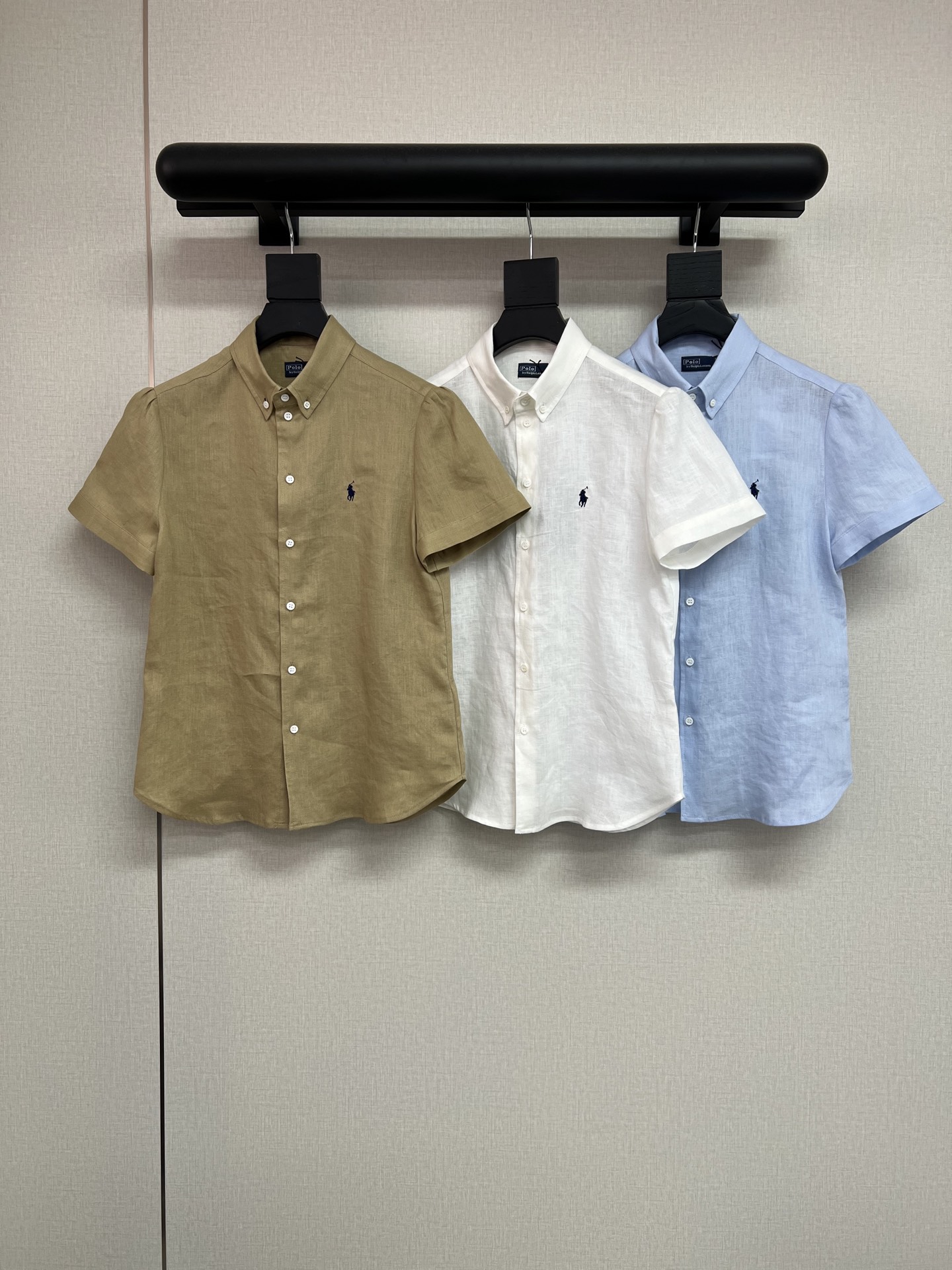 NO:839812,High-quality RL Raf 2026ss new spring and summer products. Made of linen fabric. Three-dimensional puff sleeve shirt. Cool and comfortable for summer wear/soft and versatile. White/blue/camel SML,,19860909高品质RL拉夫2026ss春夏新品 采用亚麻面料 立体泡泡袖衬衣 夏季穿搭清凉舒适/软糯百搭 白/蓝/驼SML,,,Women's clothing