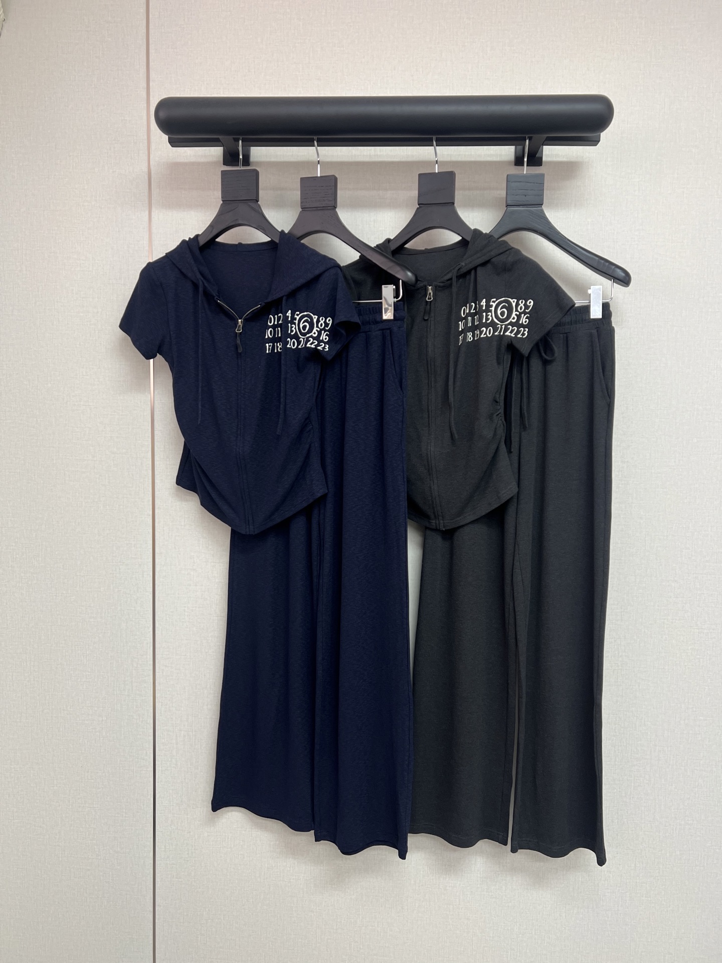 NO:871148,MM6 2026 spring and summer new fake two-piece hooded casual suit navy blue gray sml, masion margiela, hats,19860909MM6 2026春夏新款假两件连帽休闲套装藏蓝色灰色sml,,masion margiela,hats,,Women's clothing