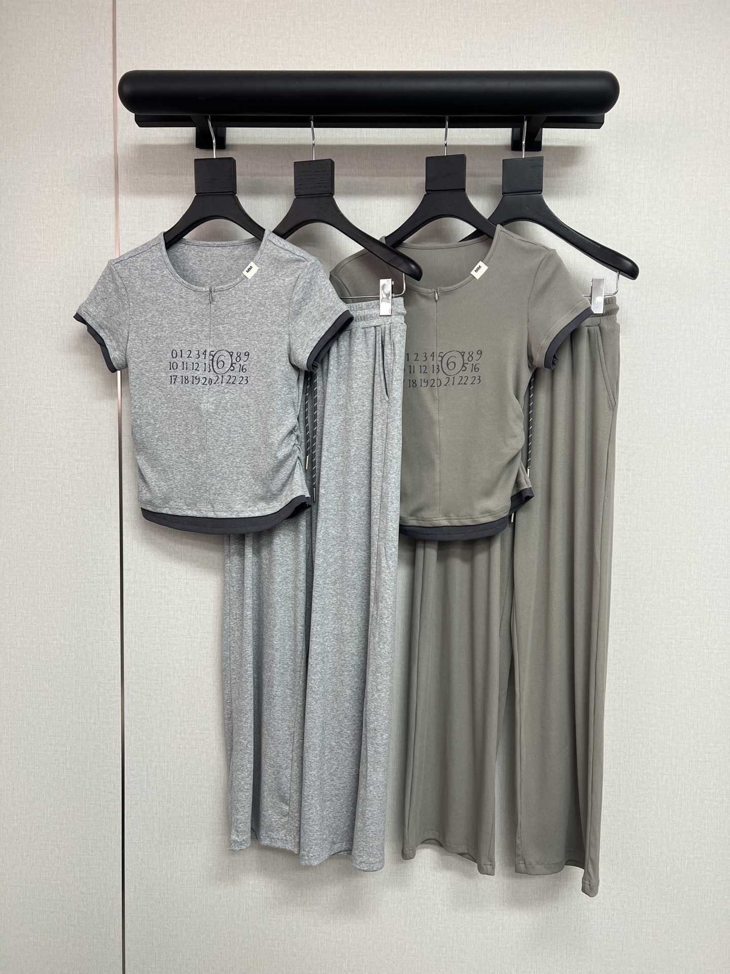 NO:887786,MM6 2026 new short-sleeved contrasting collar label suit two-color SML, masion margiela, T-shirt,19860909MM6 2026新款短袖撞色领标套装两色SML,,masion margiela,T-shirt,,Women's clothing