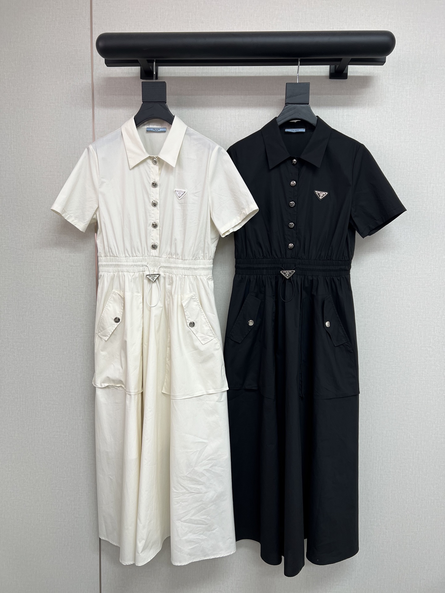 NO:889724,High-quality PRADA*2026 new short-sleeved dress with classic triangle logo, waist elastic design, light and comfortable fabric, high quality, two colors and three sizes SML, prada, skirts, T-shirt,19860909高品质PRADA*2026新款短袖连衣裙经典三角标 收腰松紧设计 面料轻薄舒适 高品质 两色三码SML,,prada,skirts,T-shirt,,Women's clothing