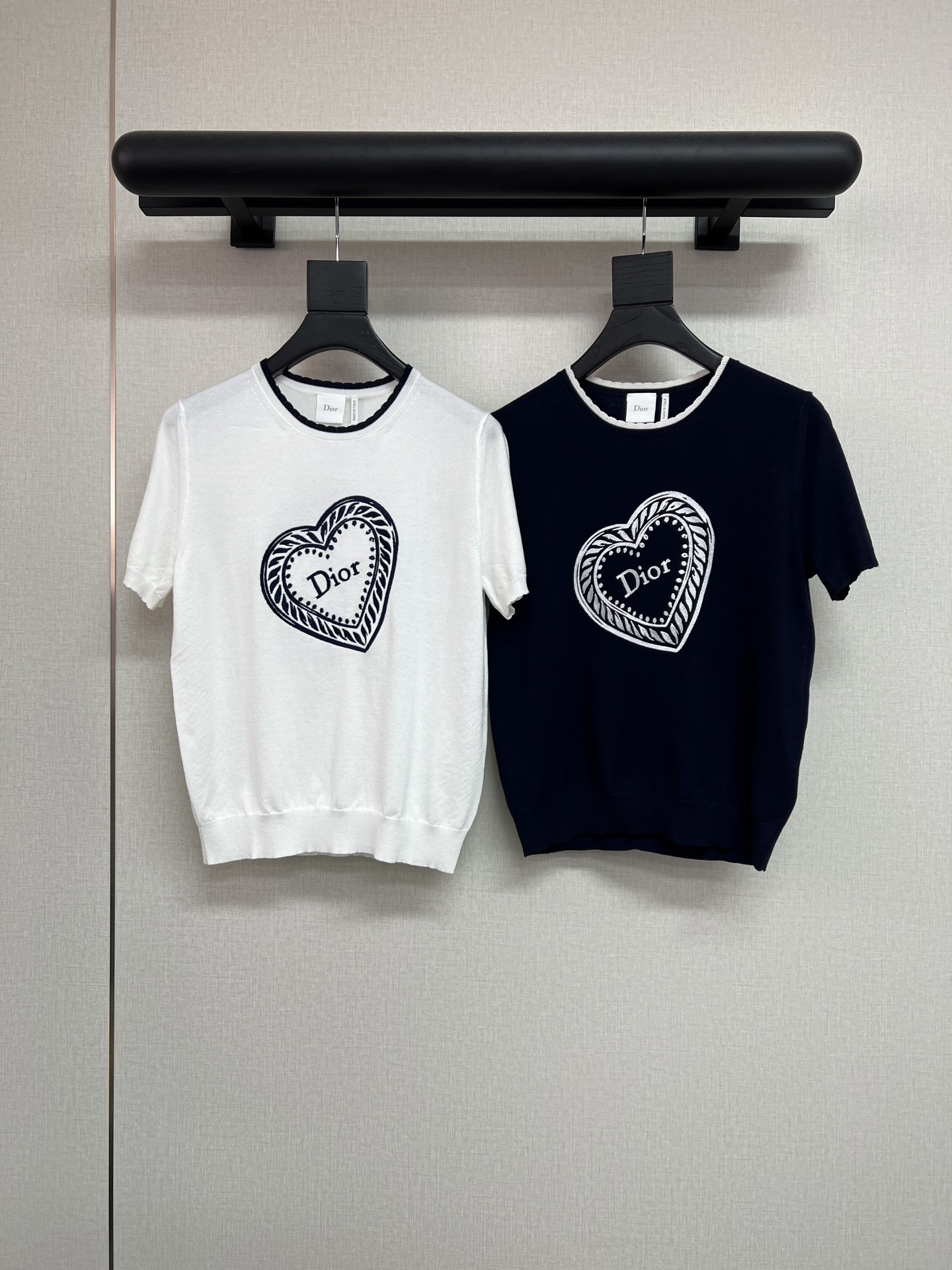 NO:924153,High quality Di*r2026 early autumn new style, three-dimensional embroidered Valentine's Day details, love embroidered sweater, classic blue/white SML,,19860909高品质Di*r2026早秋新款 立体刺绣情人节细节 爱心刺绣针织衫 经典蓝/白SML,,,Women's clothing