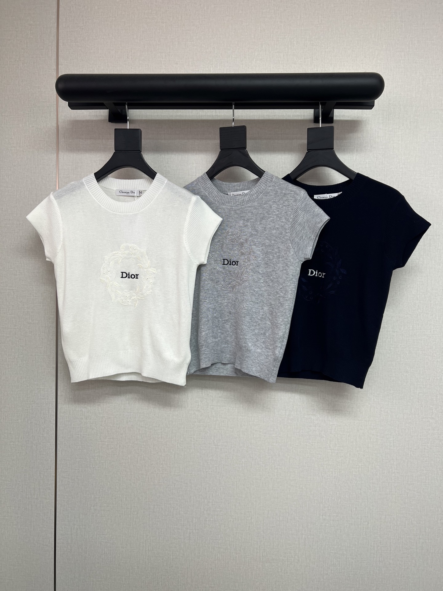 NO:925268,High quality Dior2026 summer round neck knitted short sleeves three-color SML, dior, T-shirt,19860909高品质Dior2026夏季圆领领针织短袖 三色SML,,dior,T-shirt,,Women's clothing
