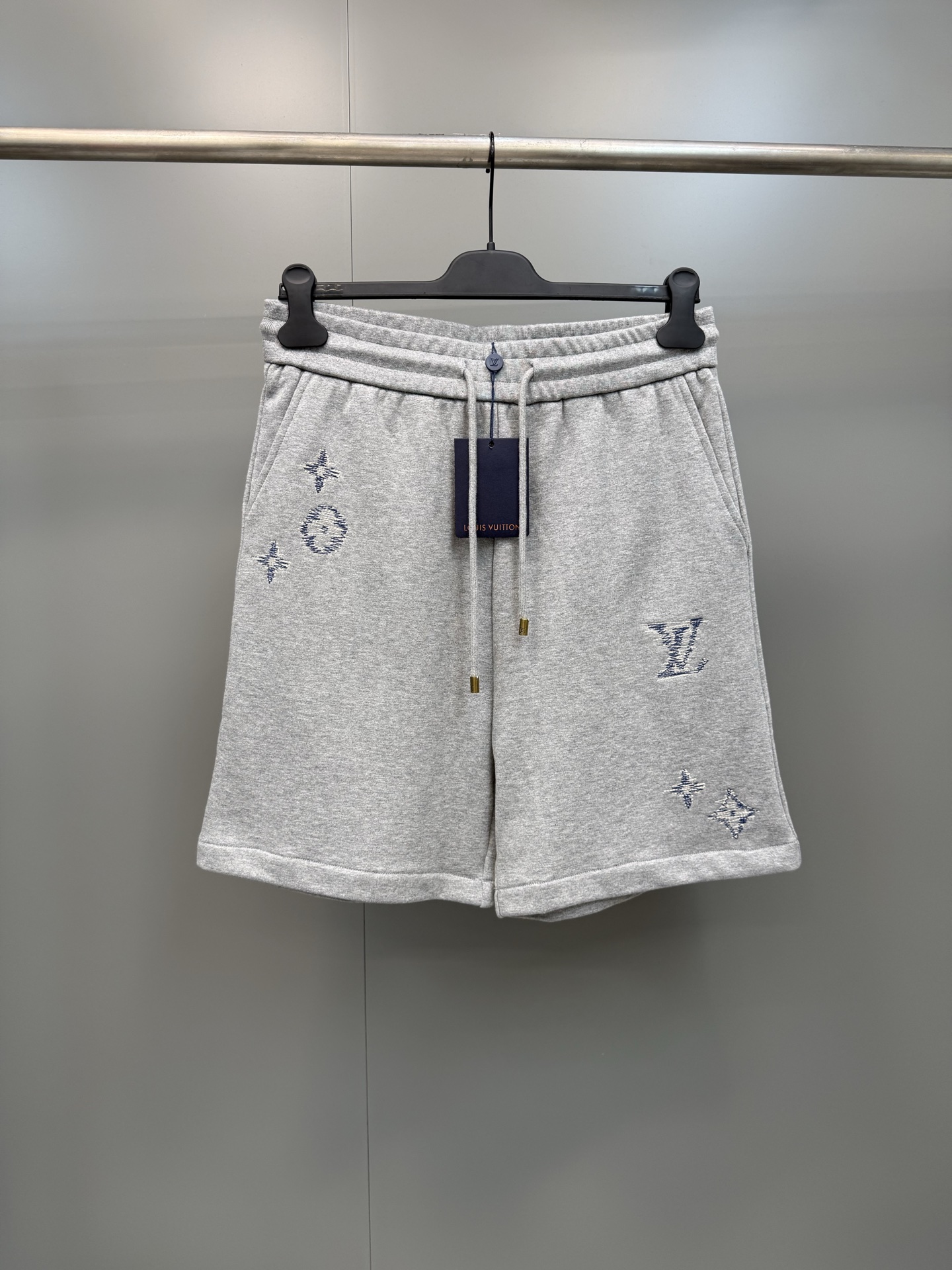 NO:852939,Lujia 26ss new early autumn series Monogram embroidered drawstring elastic waist casual shorts!  ,Louis Vuitton-clothing,louis vuitton,louis vuitton,louis vuitton,shorts,19860909驴家26ss新款早秋系列 Monogram刺绣抽绳松紧腰休闲短裤！,路易威登-服装,louis vuitton,louis vuitton,louis vuitton,shorts,,Women's clothing