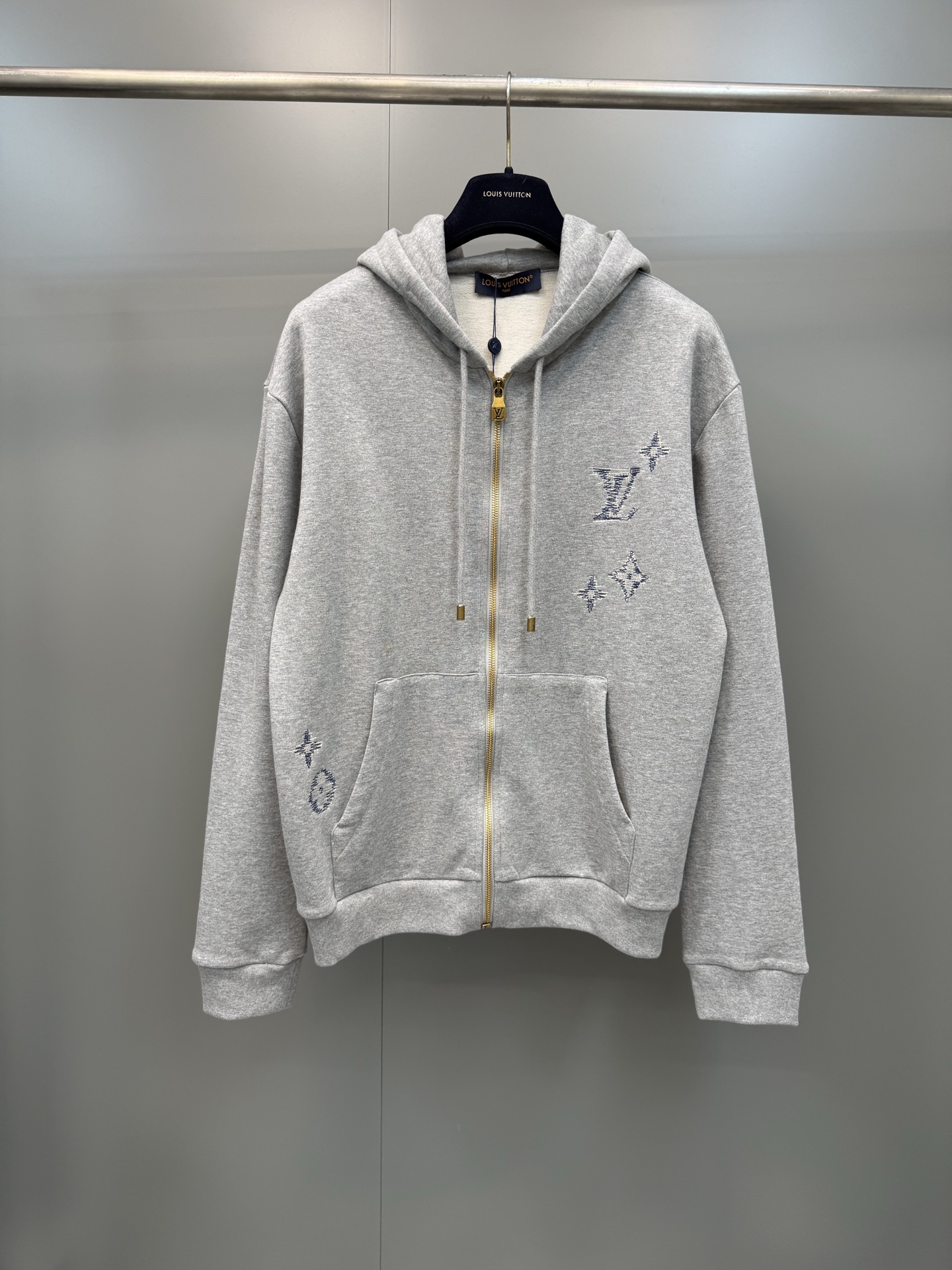 NO:852948,Lujia 26 new early autumn series Monogram embroidered hoodie!  ,Louis Vuitton-clothing,louis vuitton,louis vuitton,louis vuitton,hats,19860909驴家26新款早秋系列 Monogram刺绣连帽帽衫！,路易威登-服装,louis vuitton,louis vuitton,louis vuitton,hats,,Women's clothing