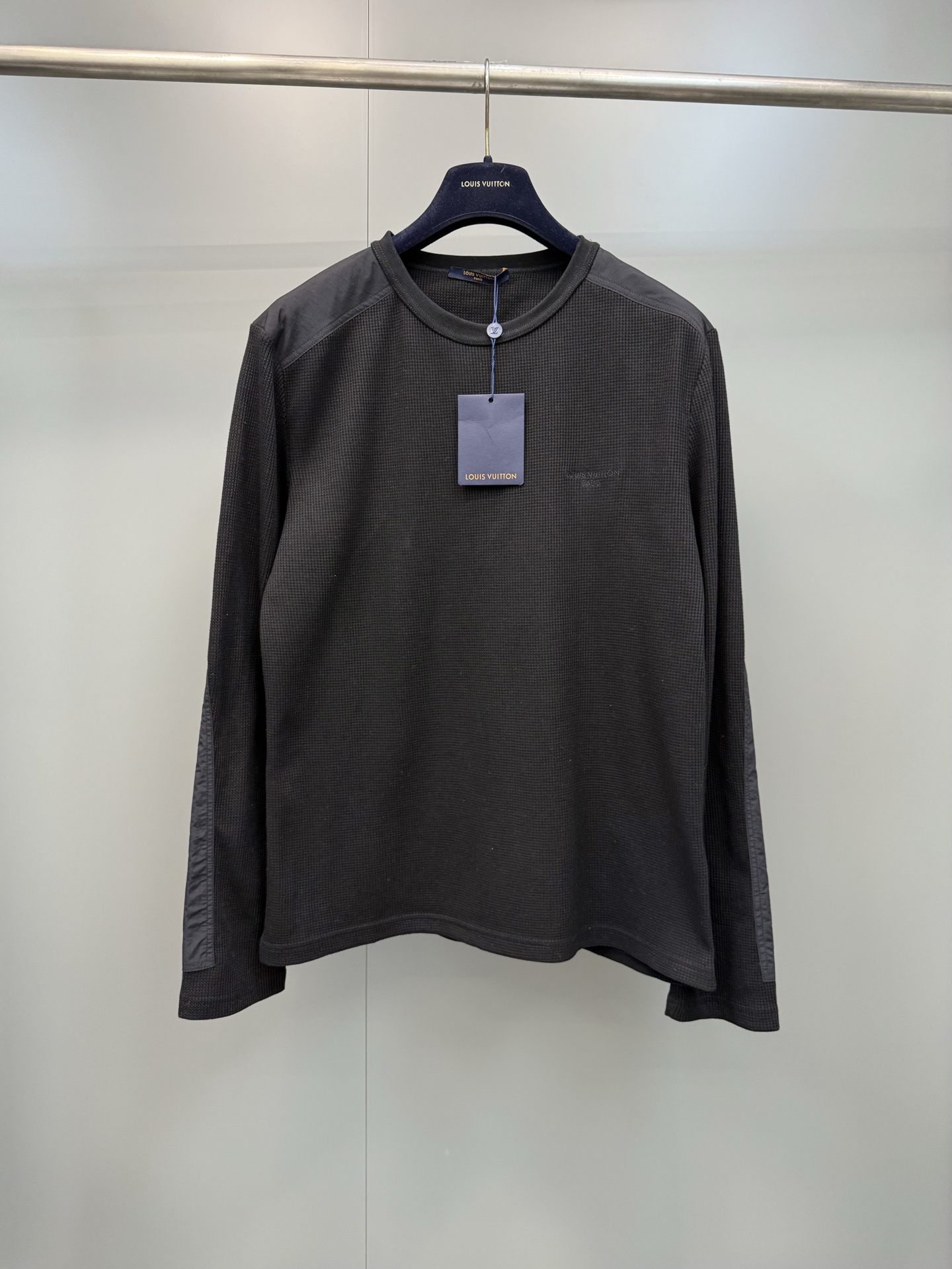 NO:852870,Lujia 26ss new early autumn series waffle round neck long-sleeved T-shirt, same style for men and women, high version. Size S.M.L.XL., Louis Vuitton-clothing, louis vuitton, louis vuitton, louis vuitton, tees, t-shirt,19860909驴家 26ss新款早秋系列 华夫格圆领长袖 T恤 男女同款 高版本. 码数S.M.L.XL.,路易威登-服装,louis vuitton,louis vuitton,louis vuitton,tees，t-shirt,,Women's clothing