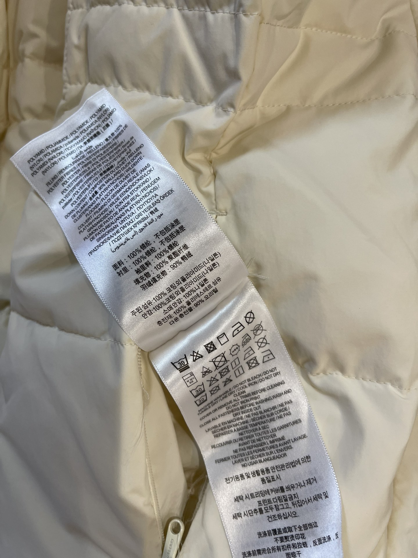 T9958#羽绒服特价‼️
Burberry 经典logo 车格长款抽绳设计 90% 白鸭绒长款羽绒服 