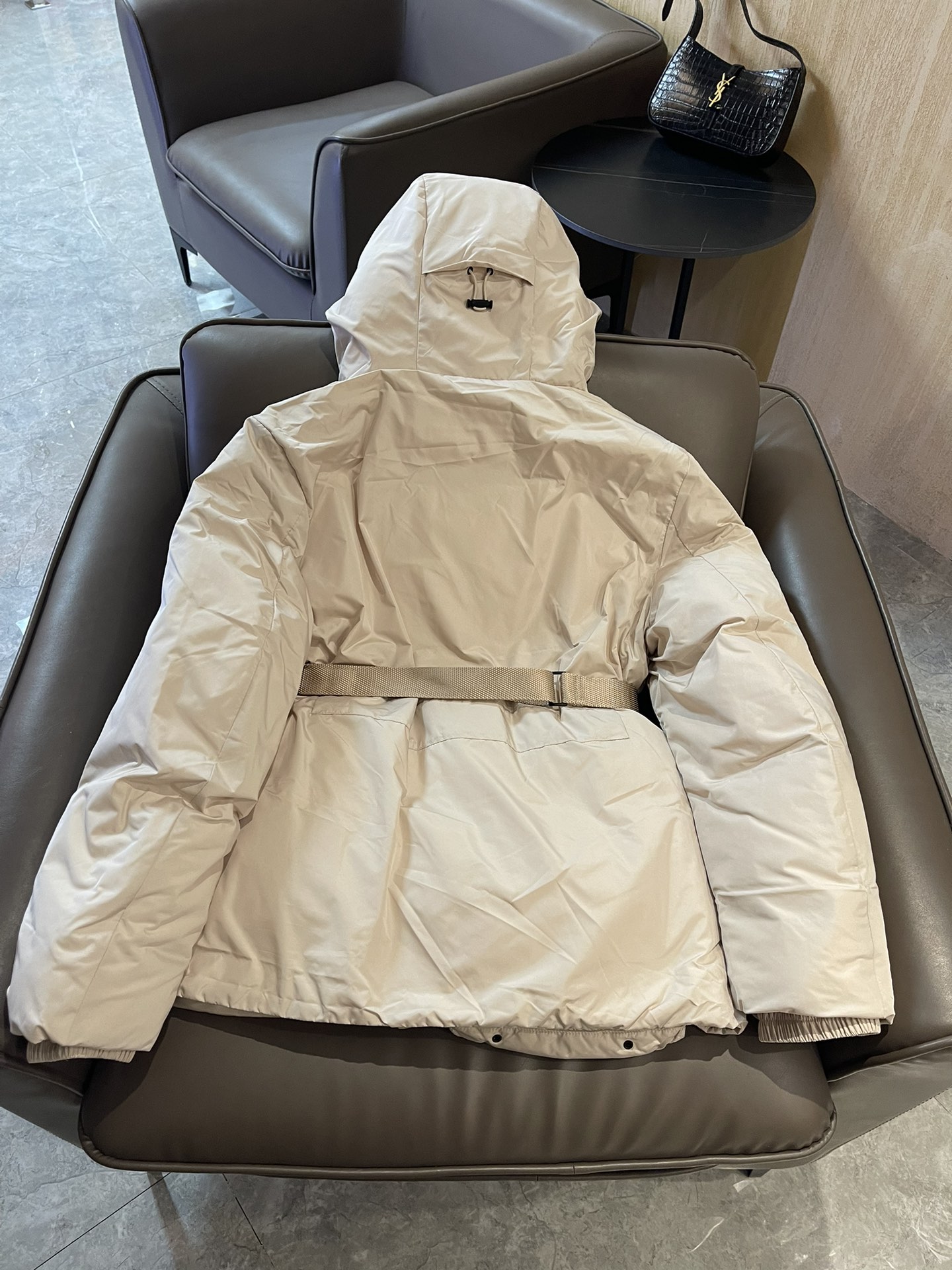 T9975#羽绒服特价‼️
Burberry 最新款 90% 鸭绒 配腰带 短款羽绒服 米色 SML