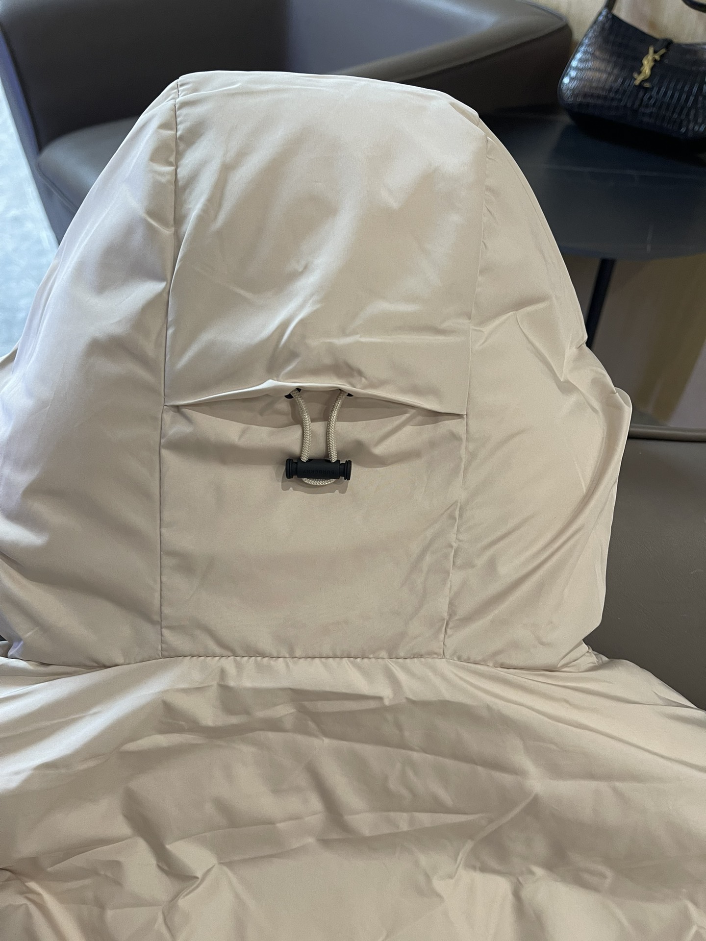 T9975#羽绒服特价‼️
Burberry 最新款 90% 鸭绒 配腰带 短款羽绒服 米色 SML