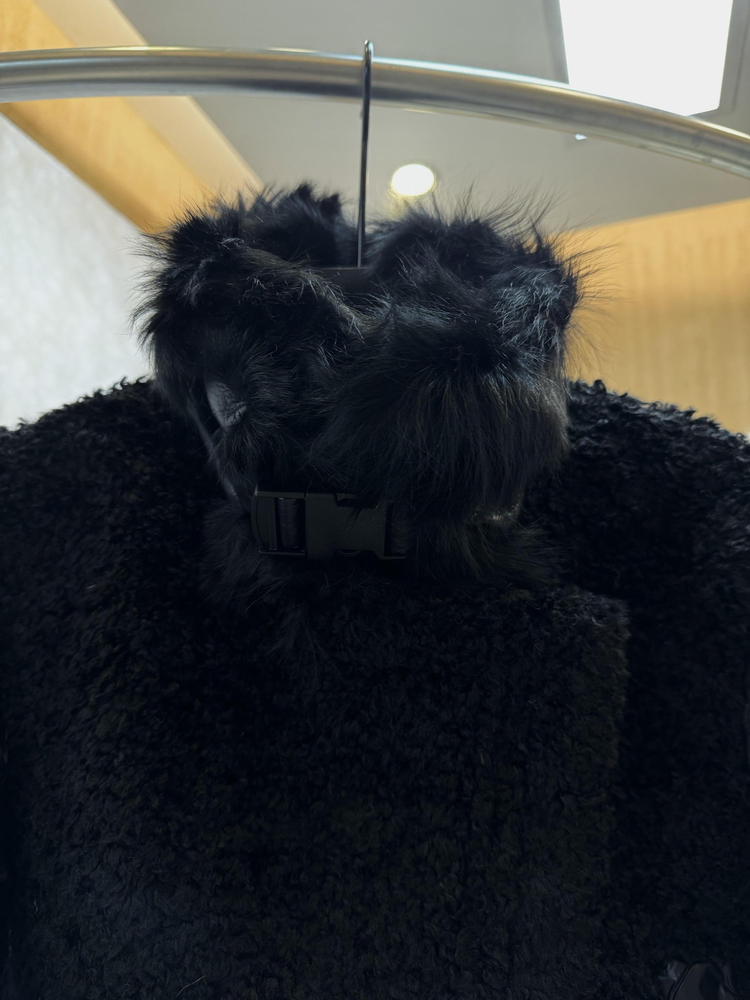 233309#羽绒服特价‼️1/2码 
M家 无标款 羊羔绒 羊羔毛短款90% 白鹅绒羽绒服 黑色 1-
