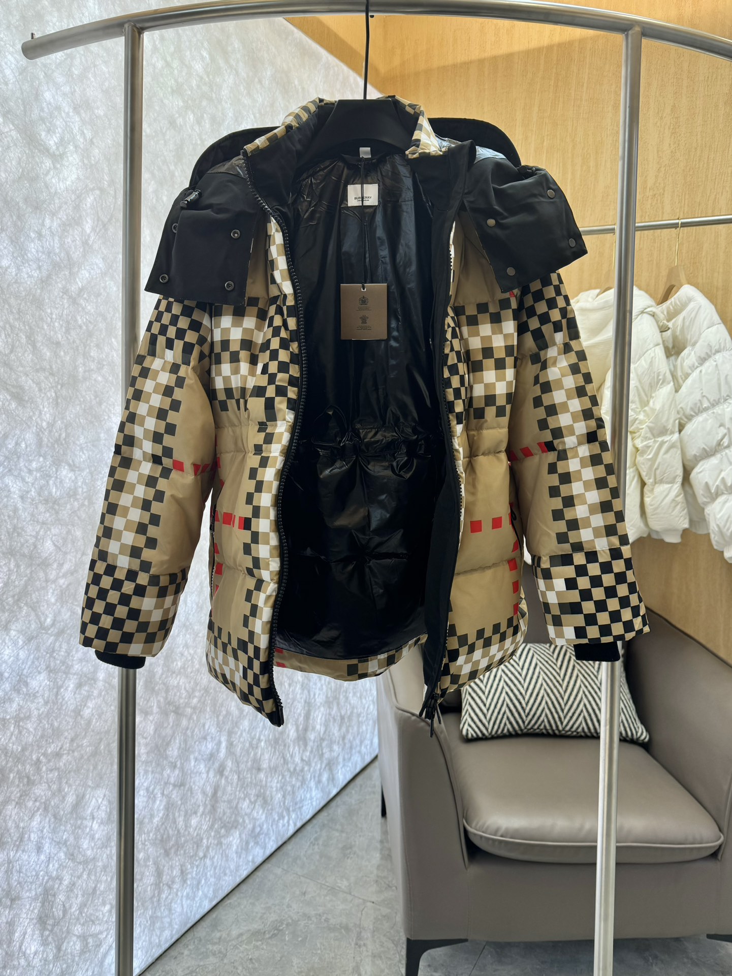 8328#羽绒服特价P‼️
Bur 像素款 格纹 羽绒服 白鹅绒 羽绒服 咖色 米色 SML 