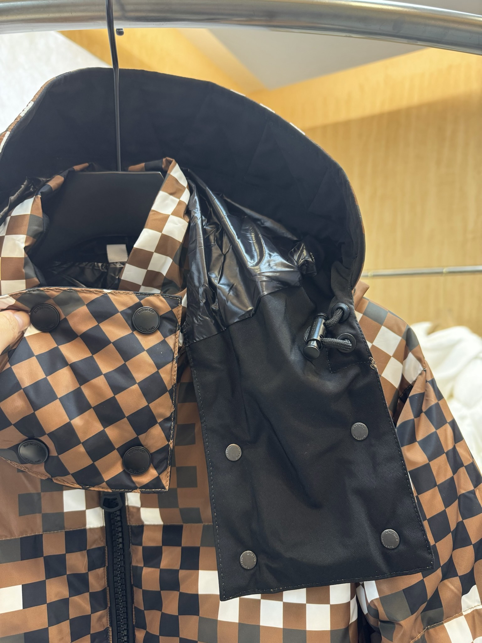 8328#羽绒服特价‼️
Bur 像素款 格纹 羽绒服 白鹅绒 羽绒服 咖色 米色 SML 