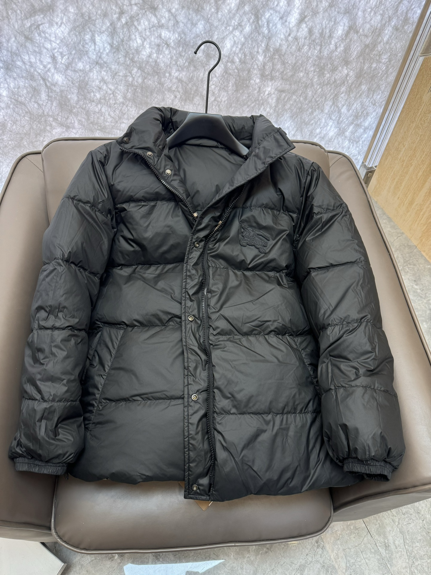 TJ24001#羽绒服特价‼️
Burberry 咖色格纹 两面穿 90% 白鹅绒 羽绒服   咖色 S