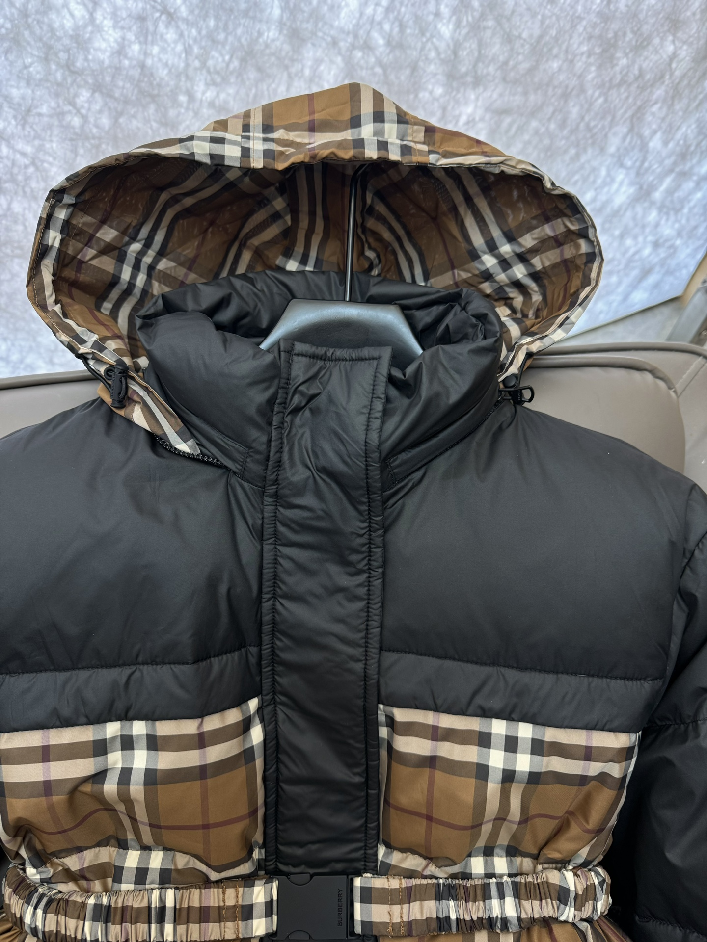 TJ24001#羽绒服特价‼️
Burberry 咖色格纹 两面穿 90% 白鹅绒 羽绒服   咖色 S
