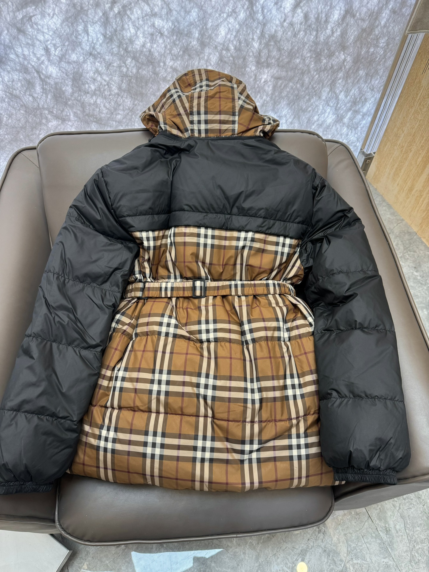 TJ24001#羽绒服特价‼️
Burberry 咖色格纹 两面穿 90% 白鹅绒 羽绒服   咖色 S