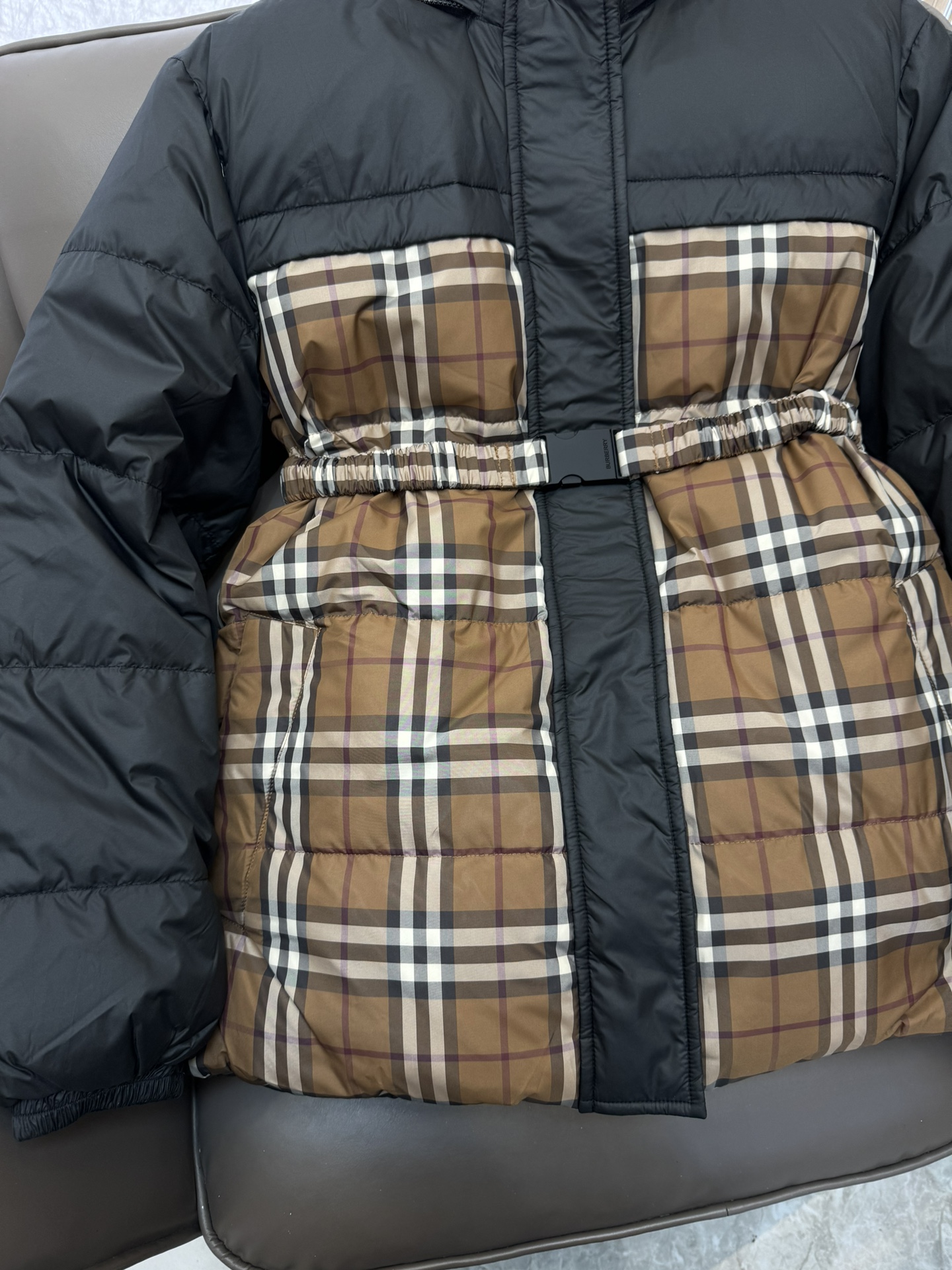 TJ24001#羽绒服特价‼️
Burberry 咖色格纹 两面穿 90% 白鹅绒 羽绒服   咖色 S
