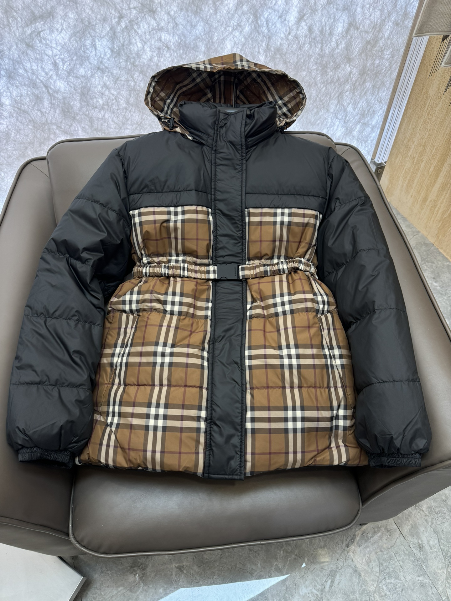 TJ24001#羽绒服特价‼️
Burberry 咖色格纹 两面穿 90% 白鹅绒 羽绒服   咖色 S
