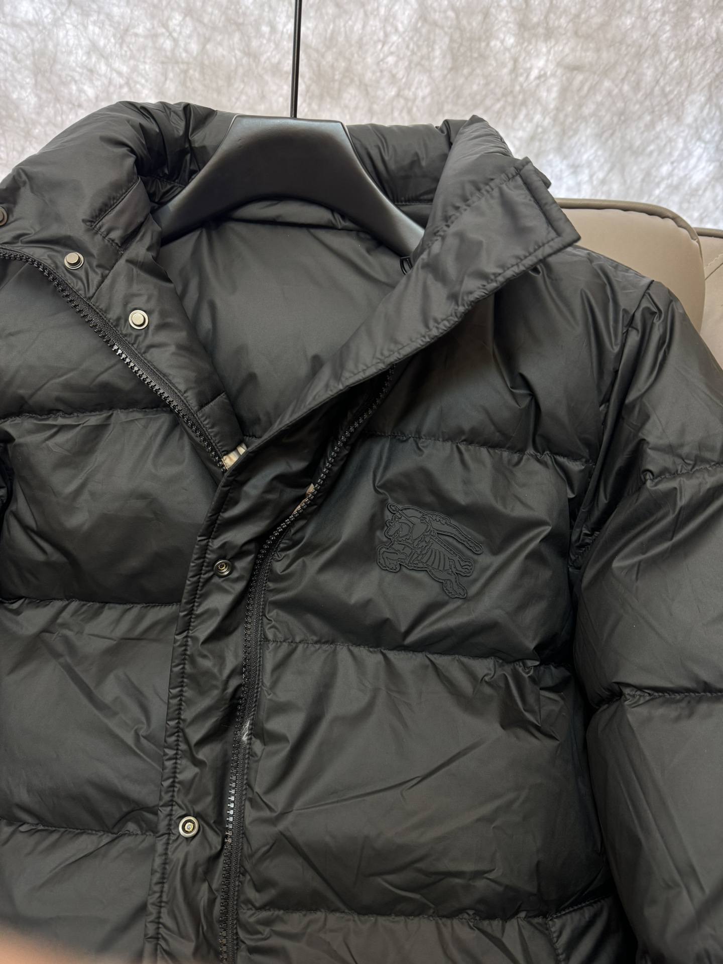 TJ24001#羽绒服特价‼️
Burberry 咖色格纹 两面穿 90% 白鹅绒 羽绒服   咖色 S