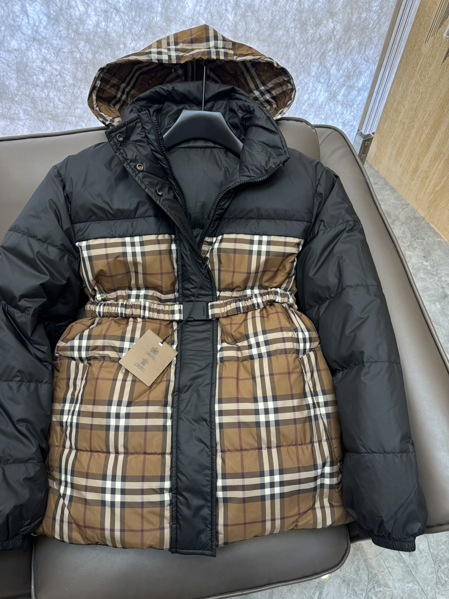 TJ24001#羽绒服特价‼️
Burberry 咖色格纹 两面穿 90% 白鹅绒 羽绒服   咖色 S