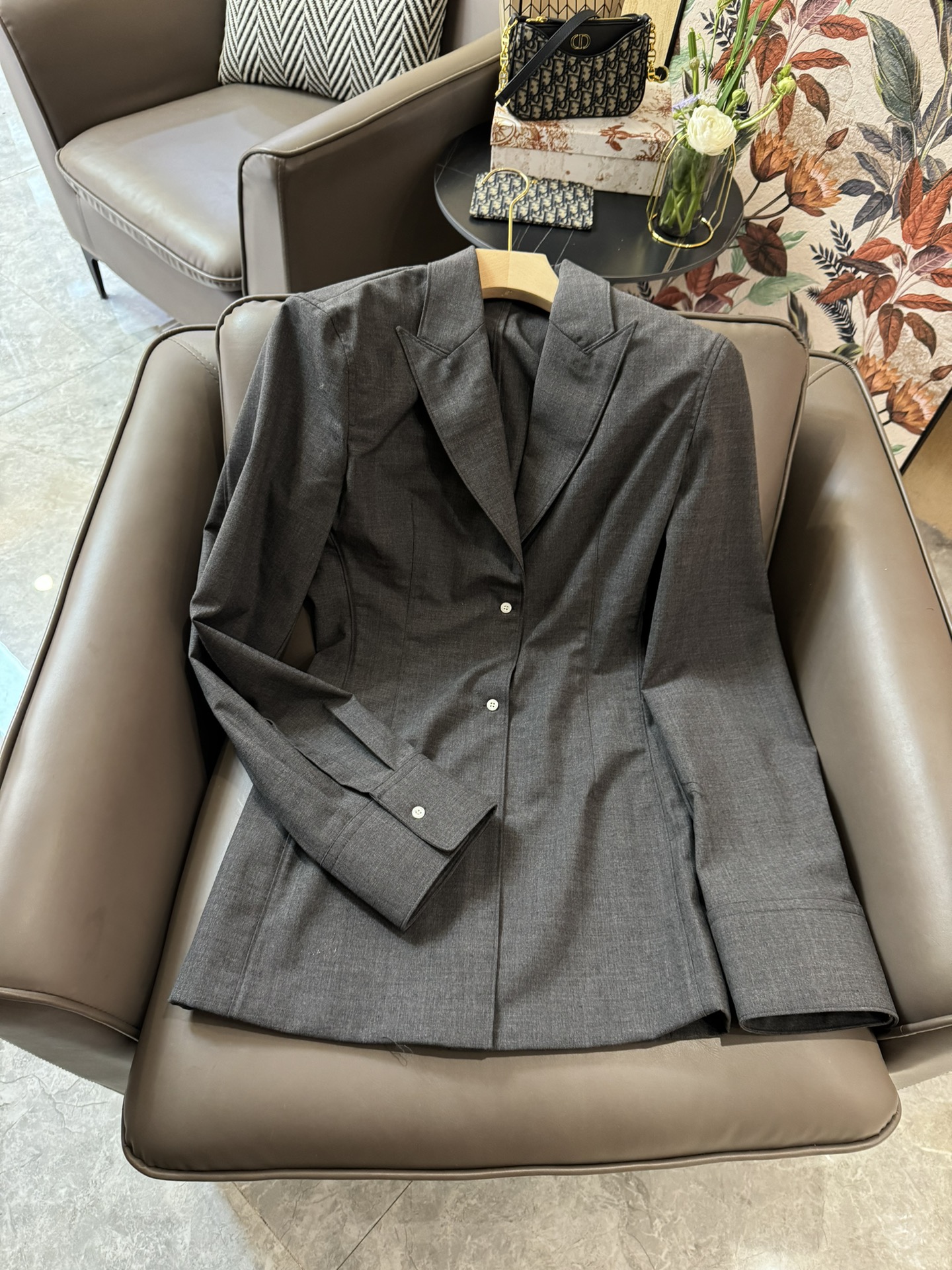 QH2402#新款西装外套PRADA最近款烟灰色75%羊毛修身剪裁西装外套SML