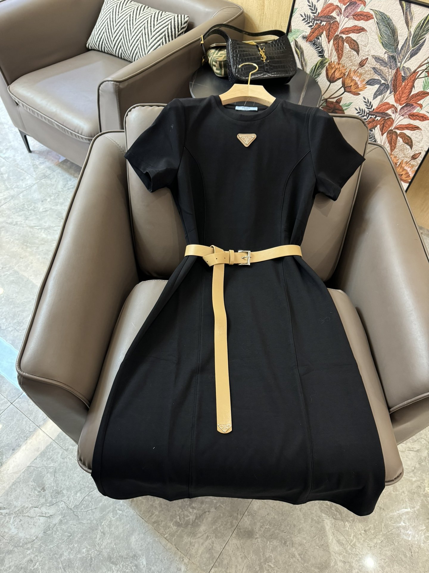XC24033#新款连衣裙Prada短袖弹力棉修身款配腰带连衣裙灰色黑色SMLXL