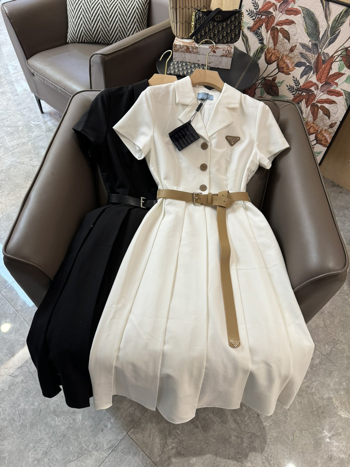 XC24032#新款连衣裙Prada短袖西装领修身款配腰带连衣裙白色黑色SML