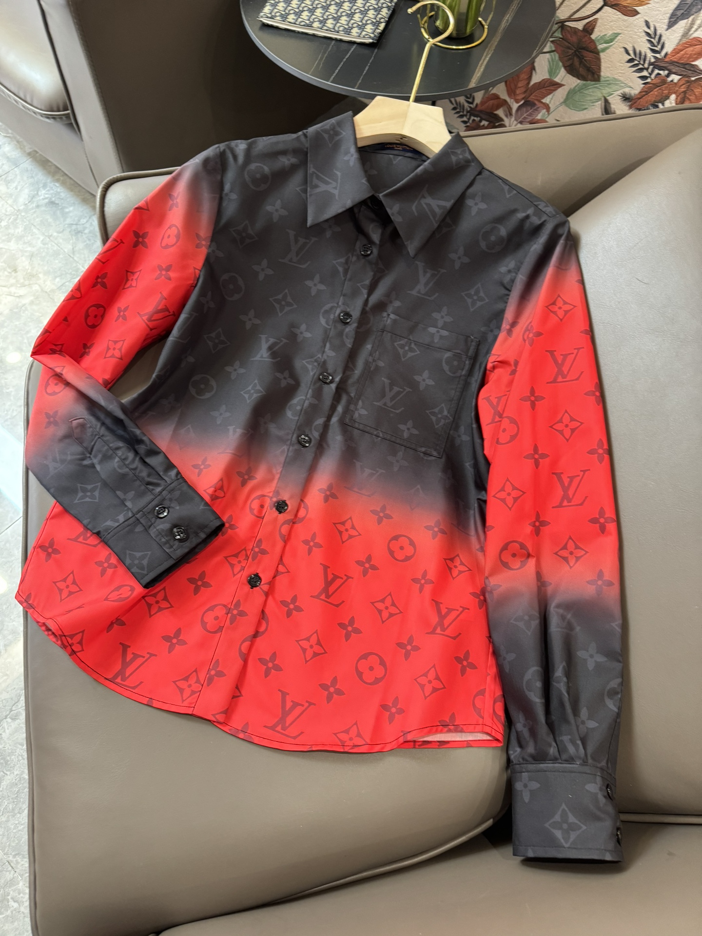 XC24051#新款衬衫LV渐变色logo印花长袖衬衫黑红色SML