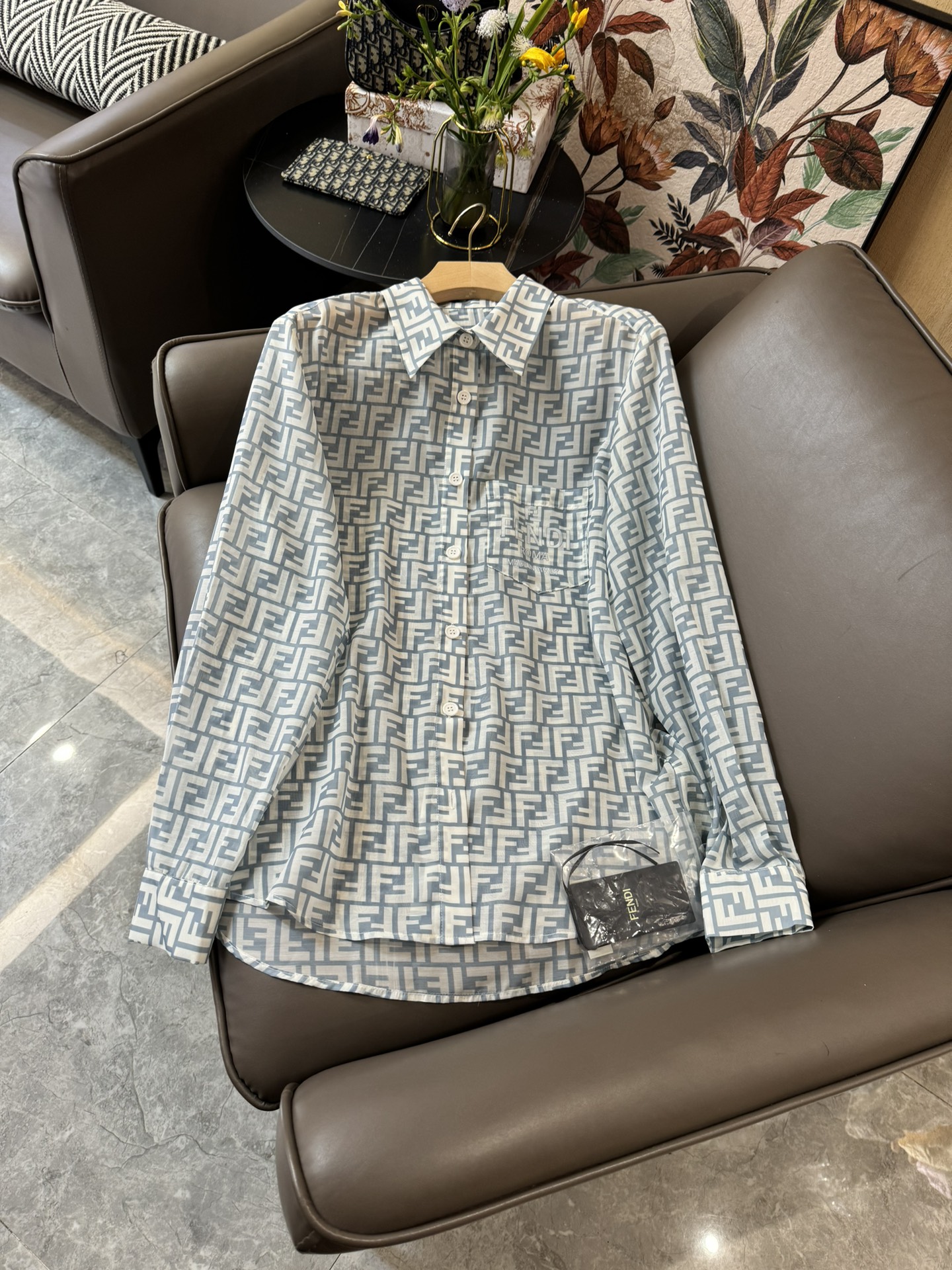 XH011#新款衬衫⚠️PzedqeFendi 印花长袖衬衫 粉色  蓝色 SML