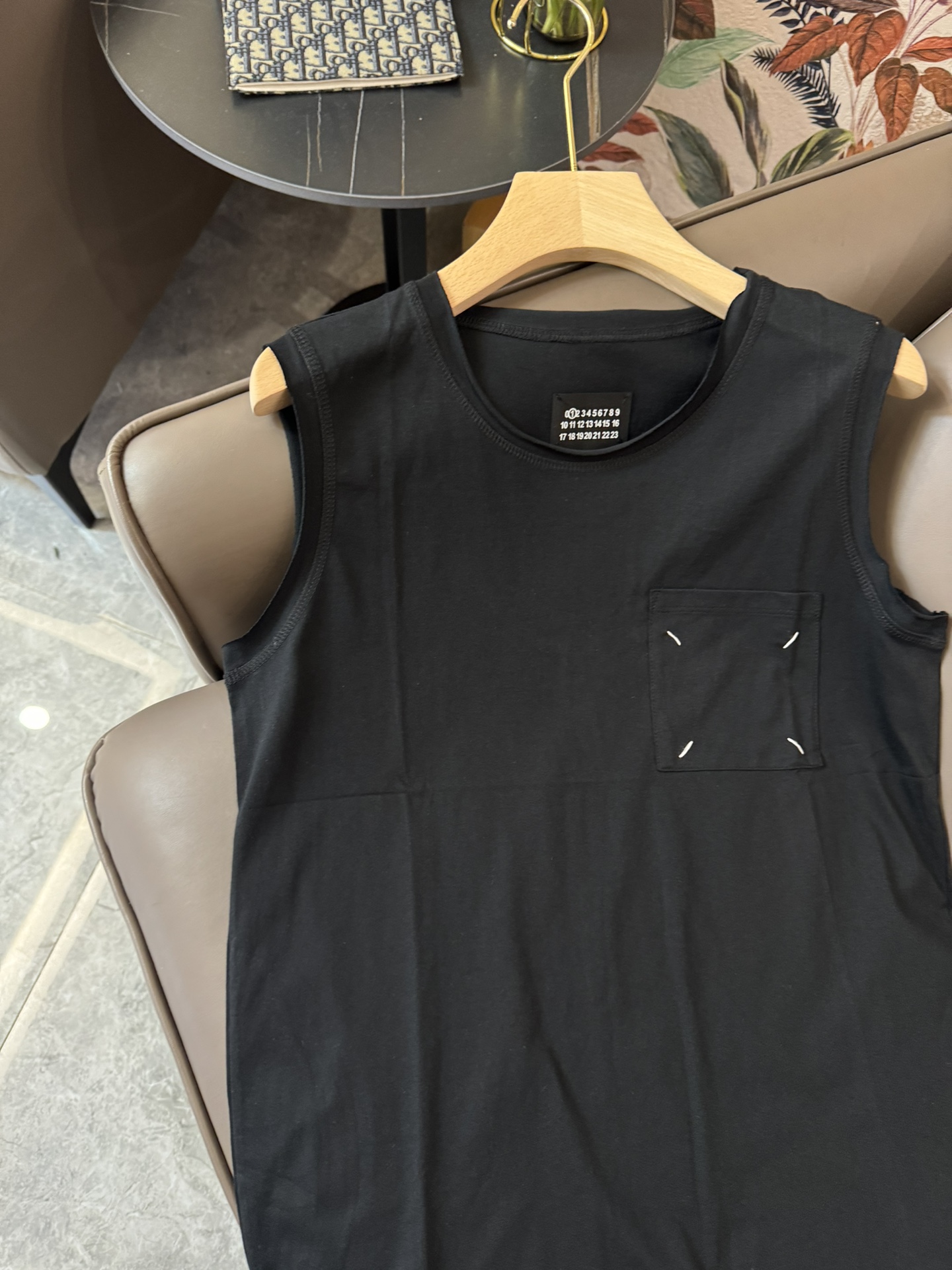 YJ017#新款T恤MM6数字标无袖背心T恤白色黑色SML