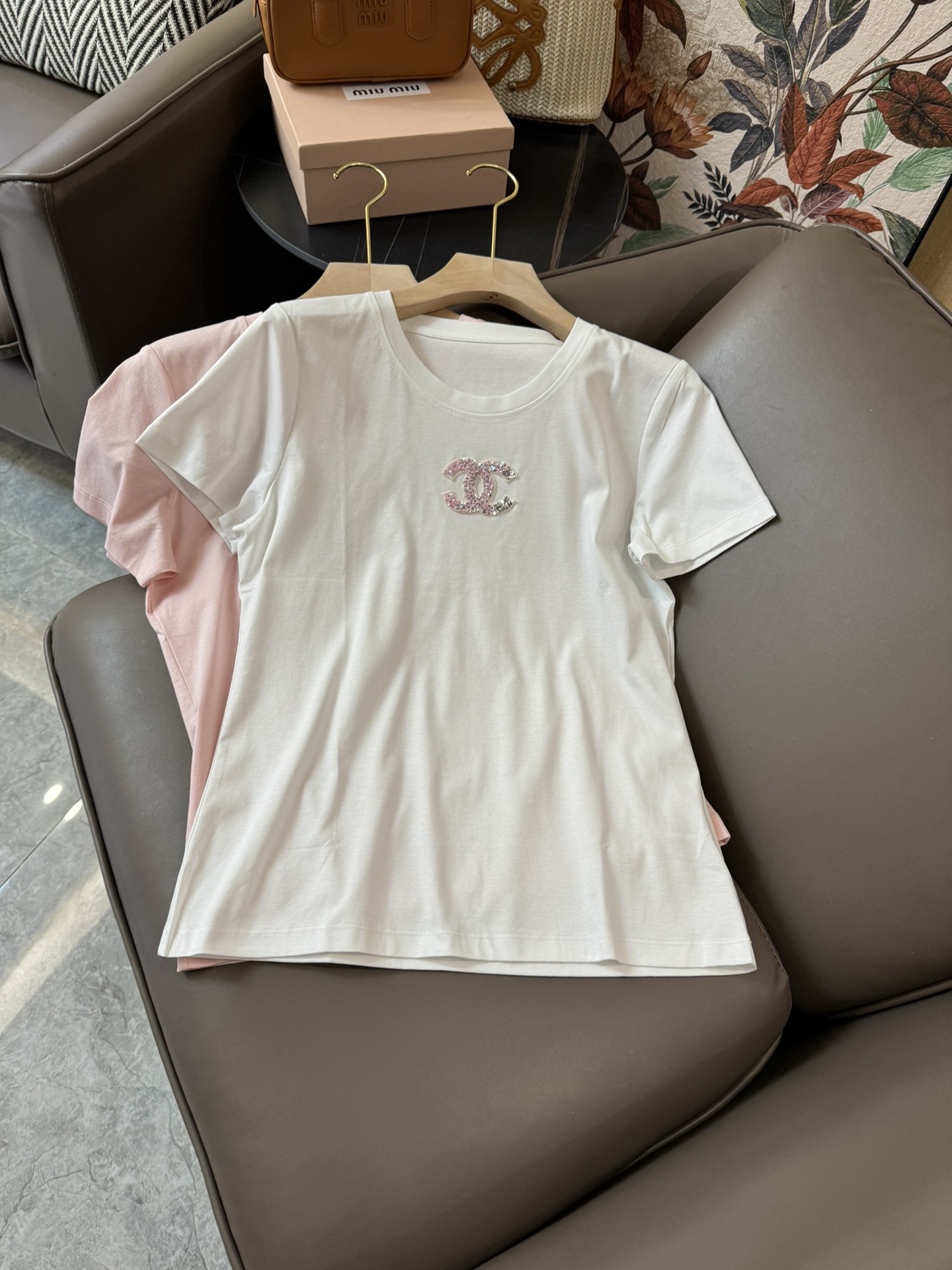 DG011#新款T恤⚠️Pywdws chanle 双C 手工订珠片 修身款 短袖T恤 粉色 白色 SMLXLXXL