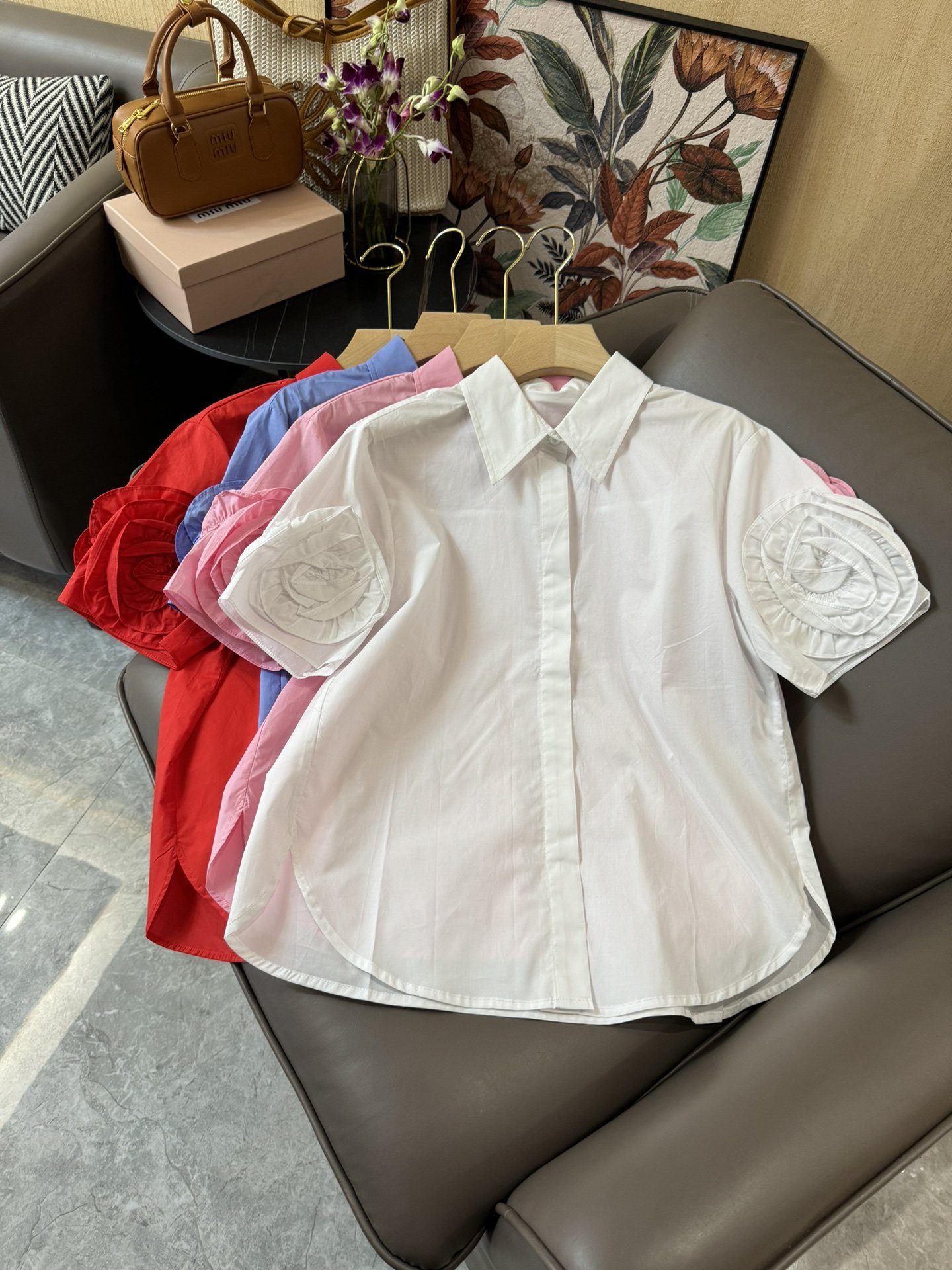 CS026#新款衬衫⚠️Pzzdqd????\nValentino 花朵玫瑰短袖衬衫 白色 粉色 红色 蓝色 SML
