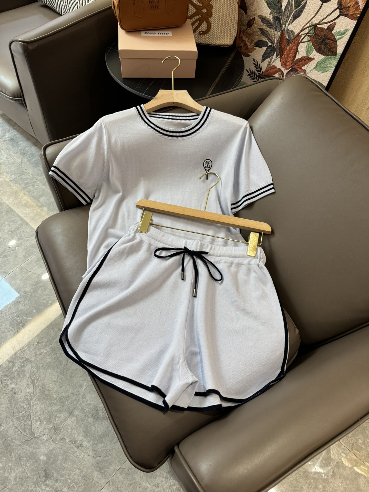 FBC008#新款套装⚠️Pebdydb????\nBC 棒球服系列 天丝短袖针织上衣➕天丝针织短裤 套装白色 蓝色 浅灰色 SML