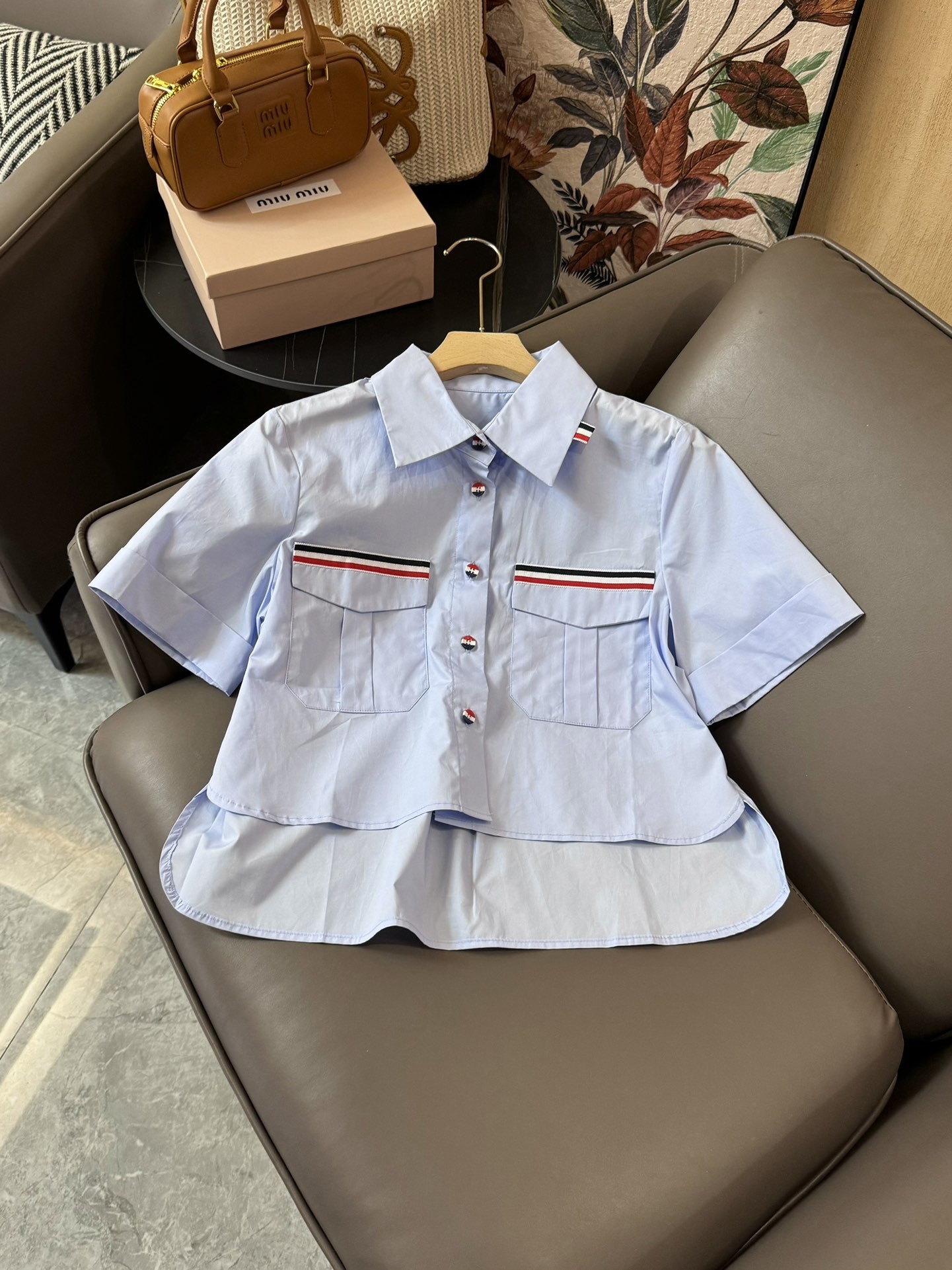 CS033#新款短袖衬衫⚠️Pzzdqd????\nTB 短袖条纹口袋 短款衬衫 蓝色 白色 粉色 SML