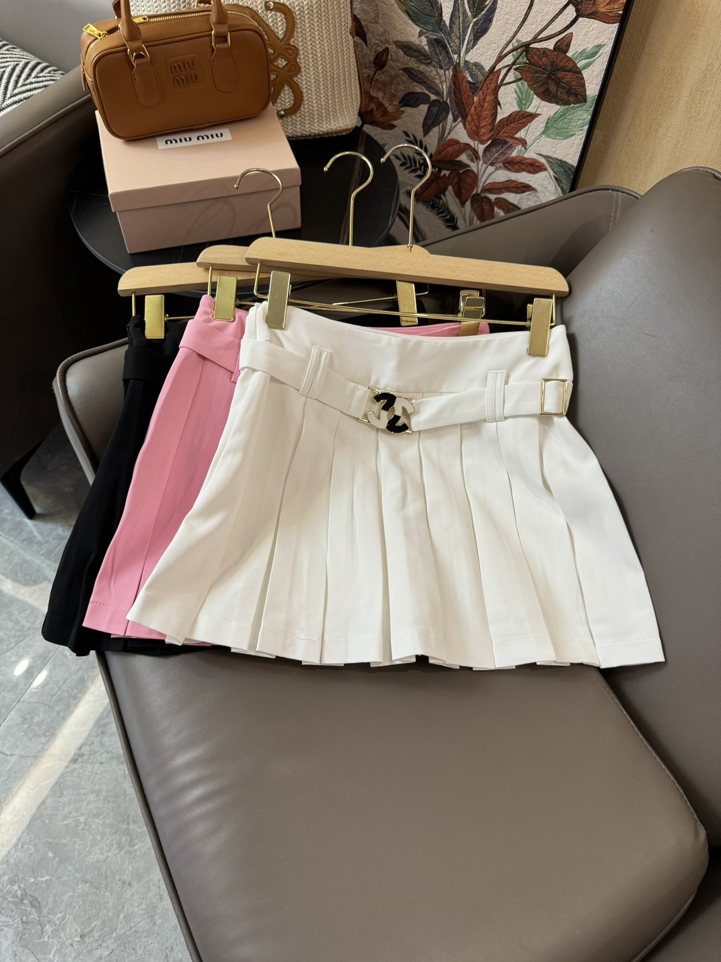 JM004#新款短裤⚠️Pzsdqw????\nchanel 百褶半裙 配腰带 百搭款 粉色 白色 黑色 SMLXL