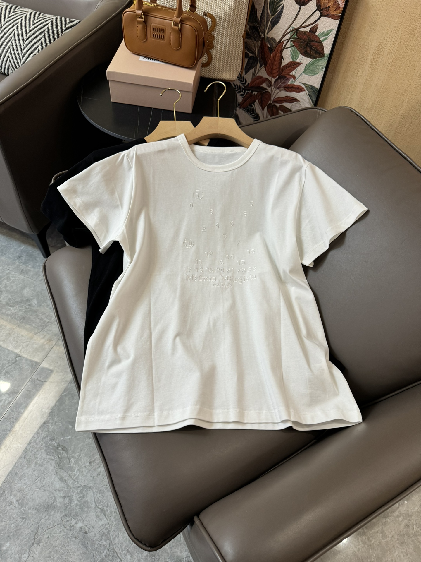 YJ051#新款T恤MM6玛吉拉logo数字绣花宽松短袖T恤黑色白色SML