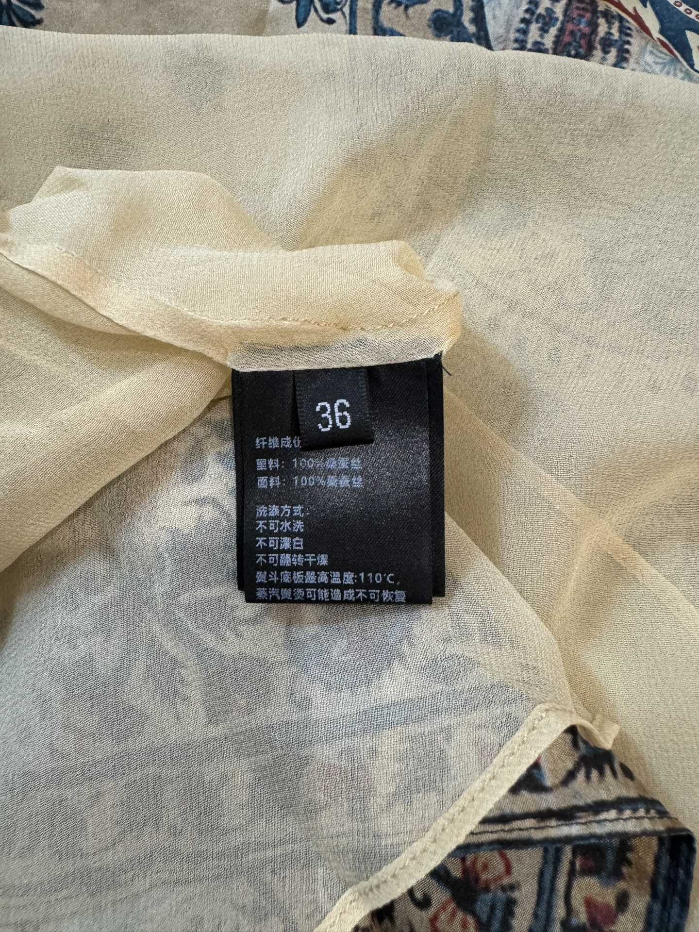 JC034#新款连衣裙
LP 顶极货  高贵典雅 定位印花 100%真丝 无袖连衣裙  38/40 