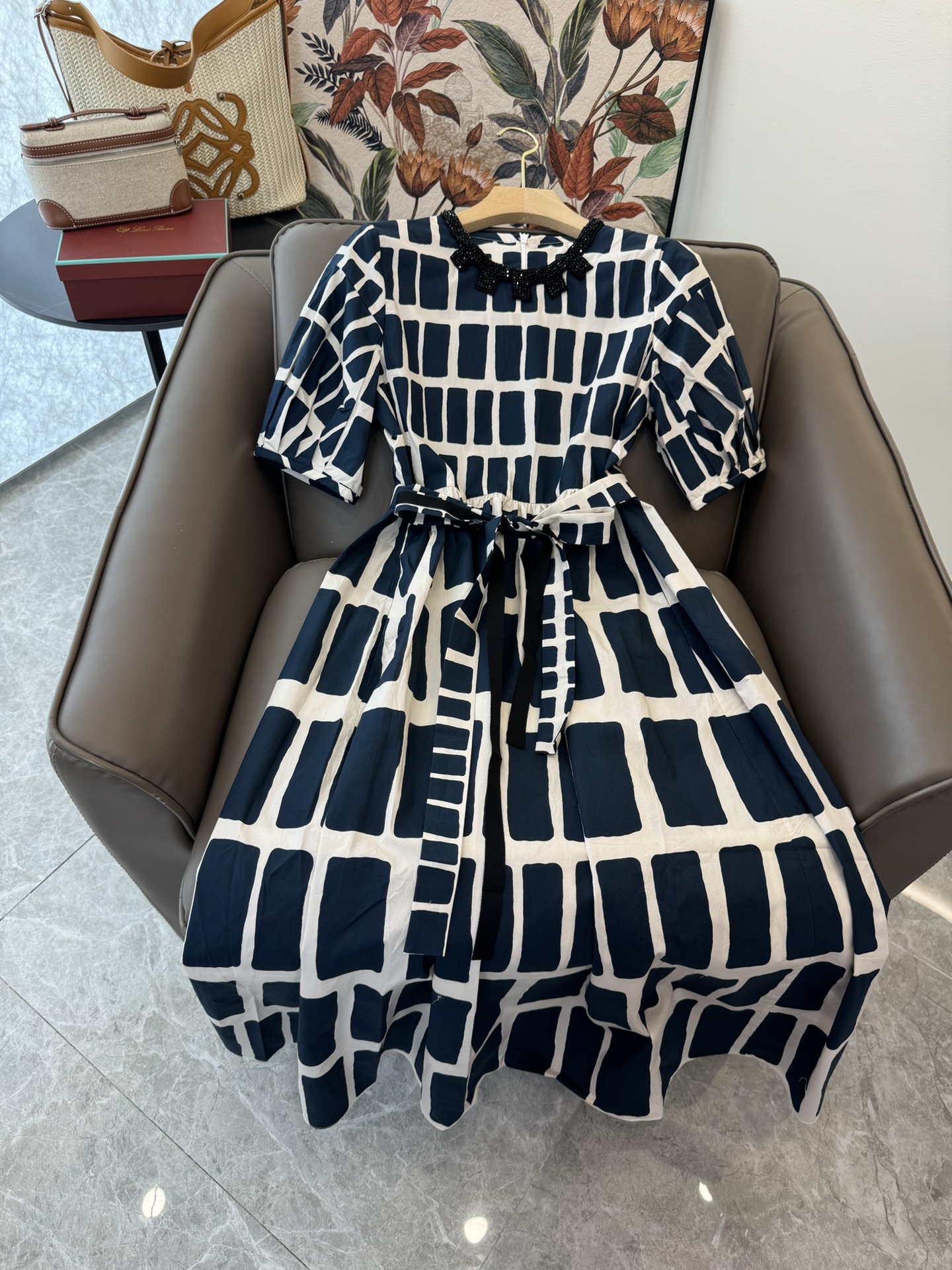 BS375#新款连衣裙。
Max Mara 最新印花 短袖钉珠 几何纹印花棉料连衣裙 红色 蓝色 SML