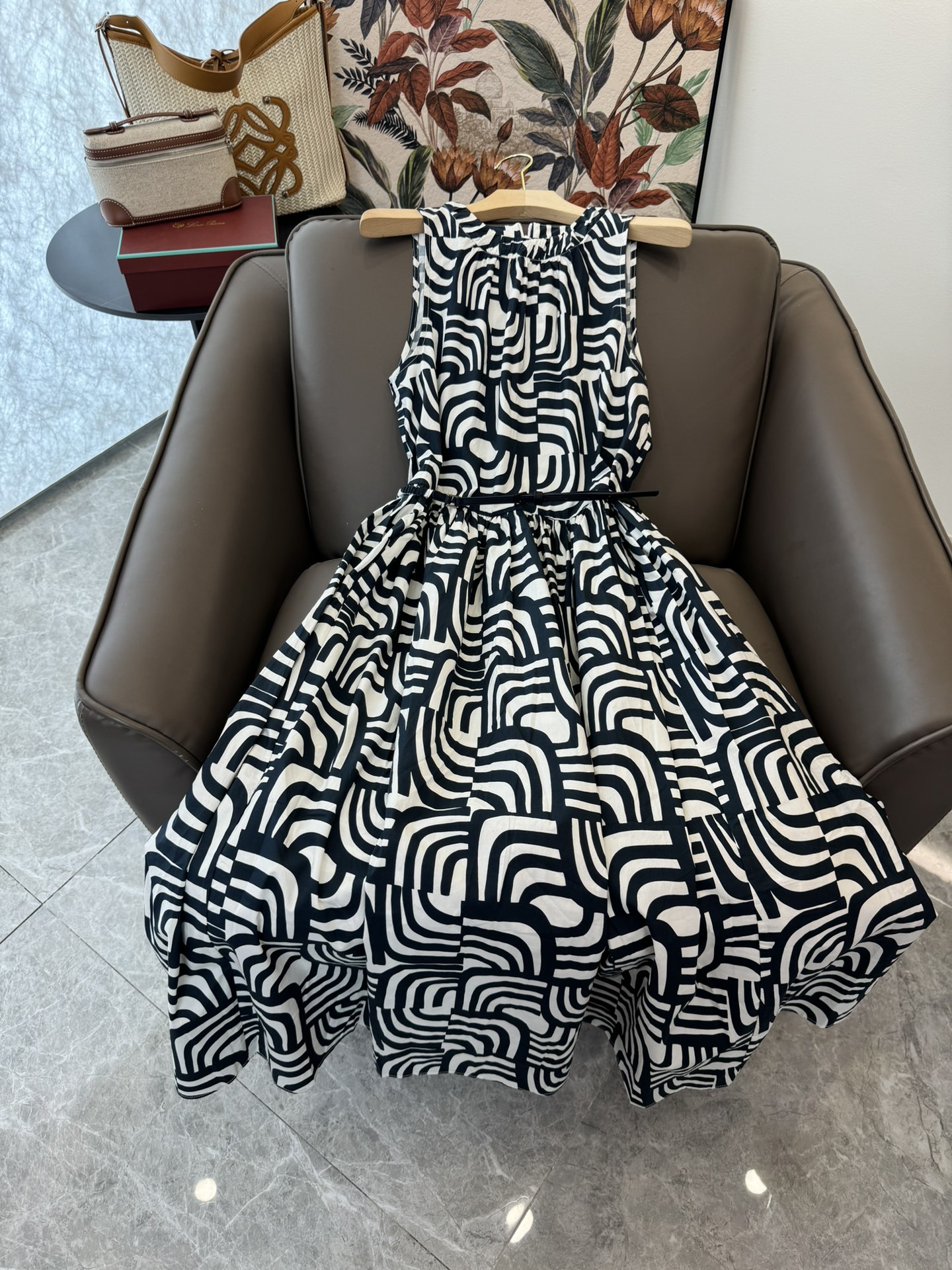 BS356#新款连衣裙。
Max Mara 最新印花 无袖几何纹印花棉料连衣裙 SMLXL