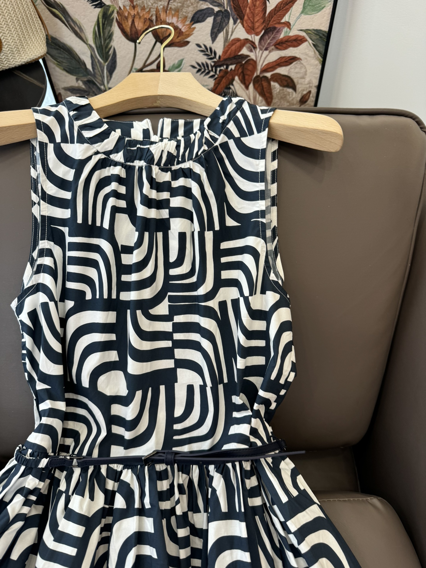 BS356#新款连衣裙。
Max Mara 最新印花 无袖几何纹印花棉料连衣裙 SMLXL