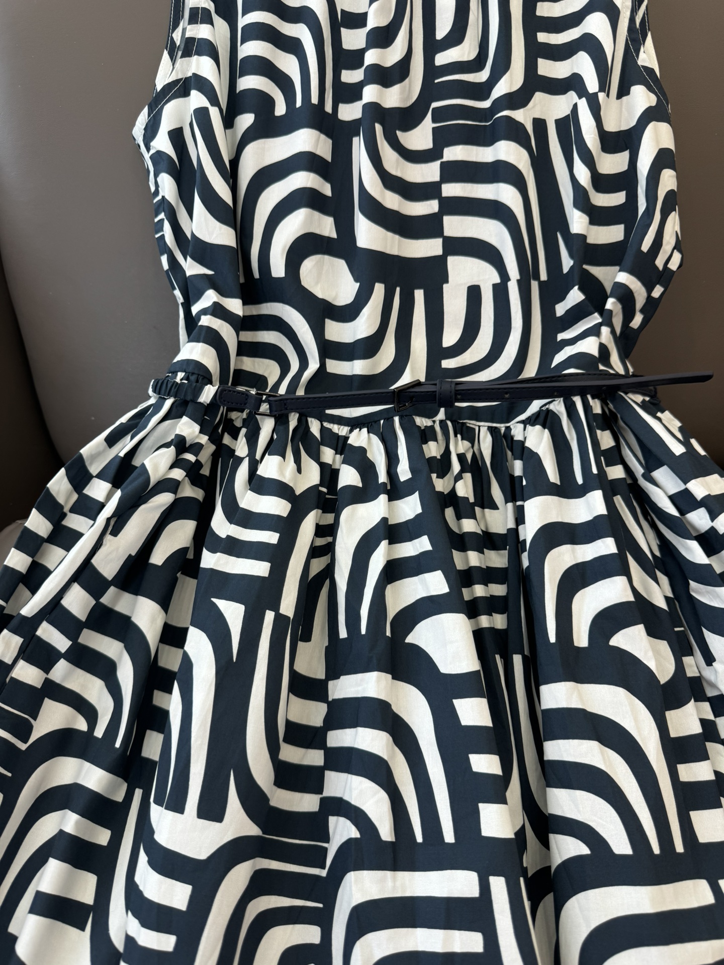 BS356#新款连衣裙。
Max Mara 最新印花 无袖几何纹印花棉料连衣裙 SMLXL