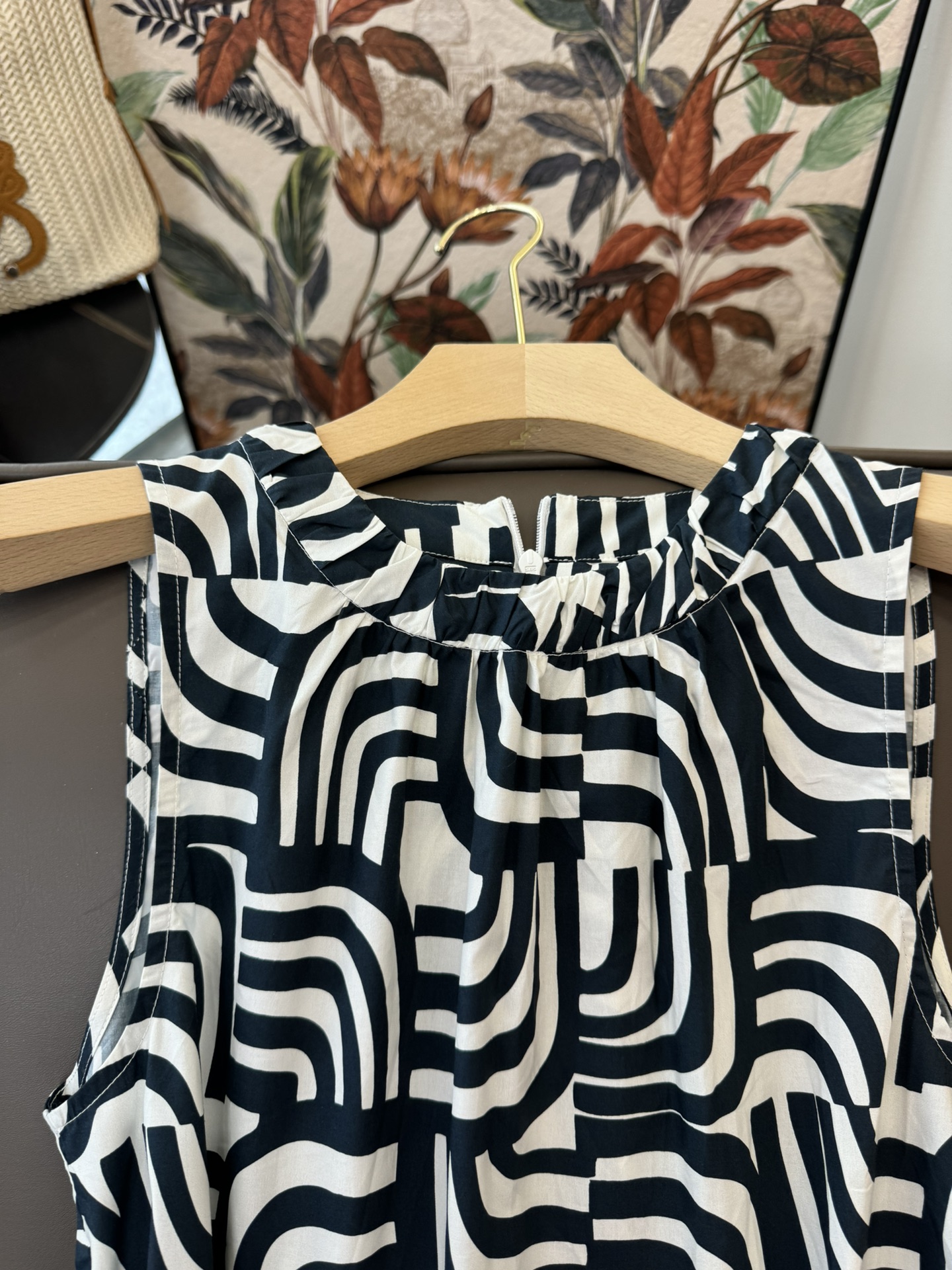 BS356#新款连衣裙。
Max Mara 最新印花 无袖几何纹印花棉料连衣裙 SMLXL