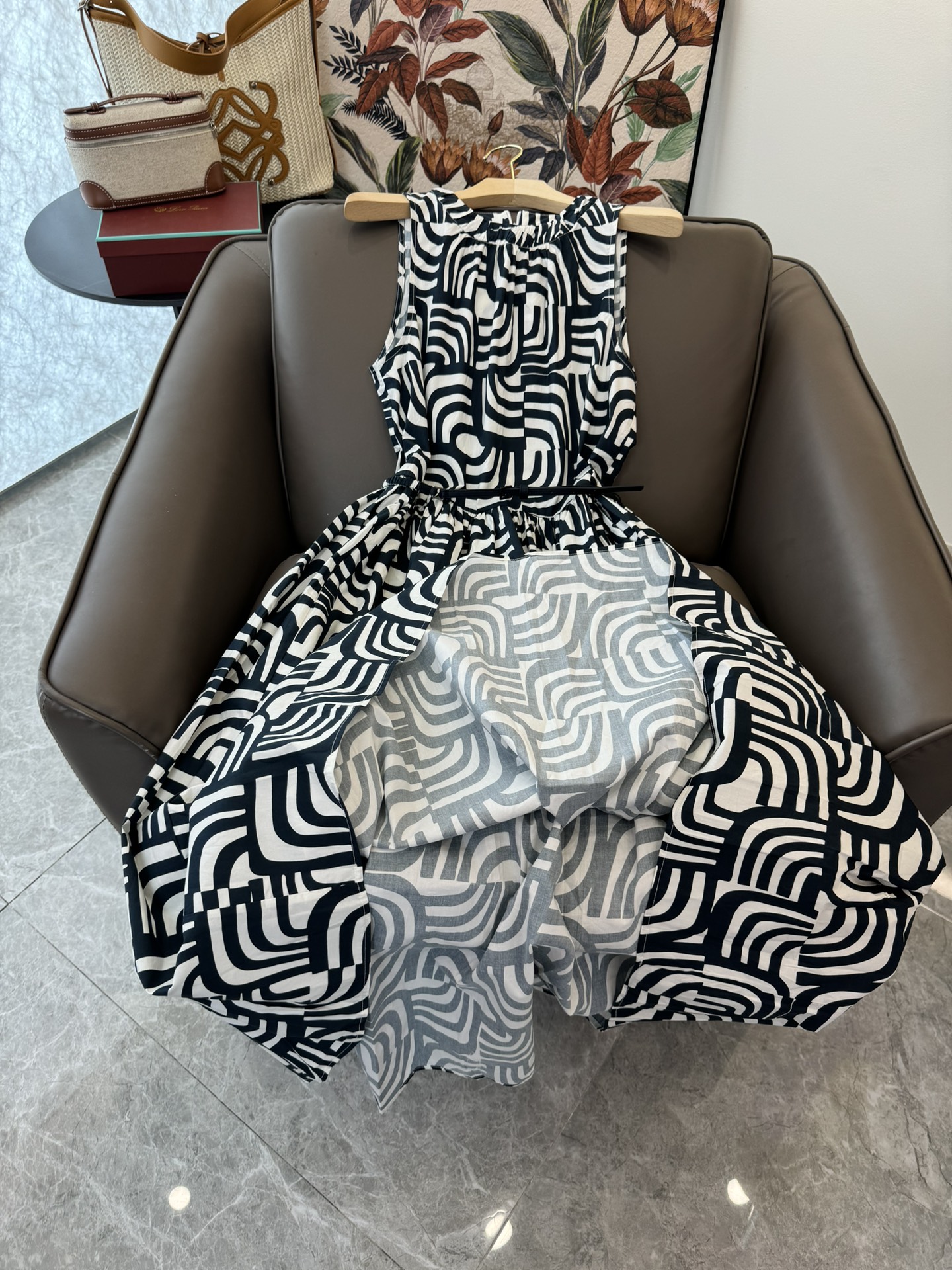 BS356#新款连衣裙。
Max Mara 最新印花 无袖几何纹印花棉料连衣裙 SMLXL