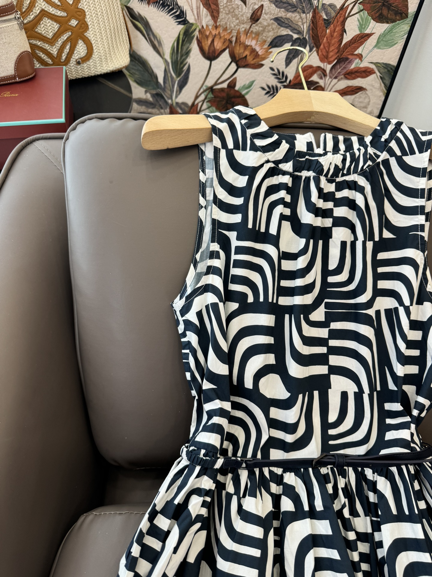 BS356#新款连衣裙。
Max Mara 最新印花 无袖几何纹印花棉料连衣裙 SMLXL