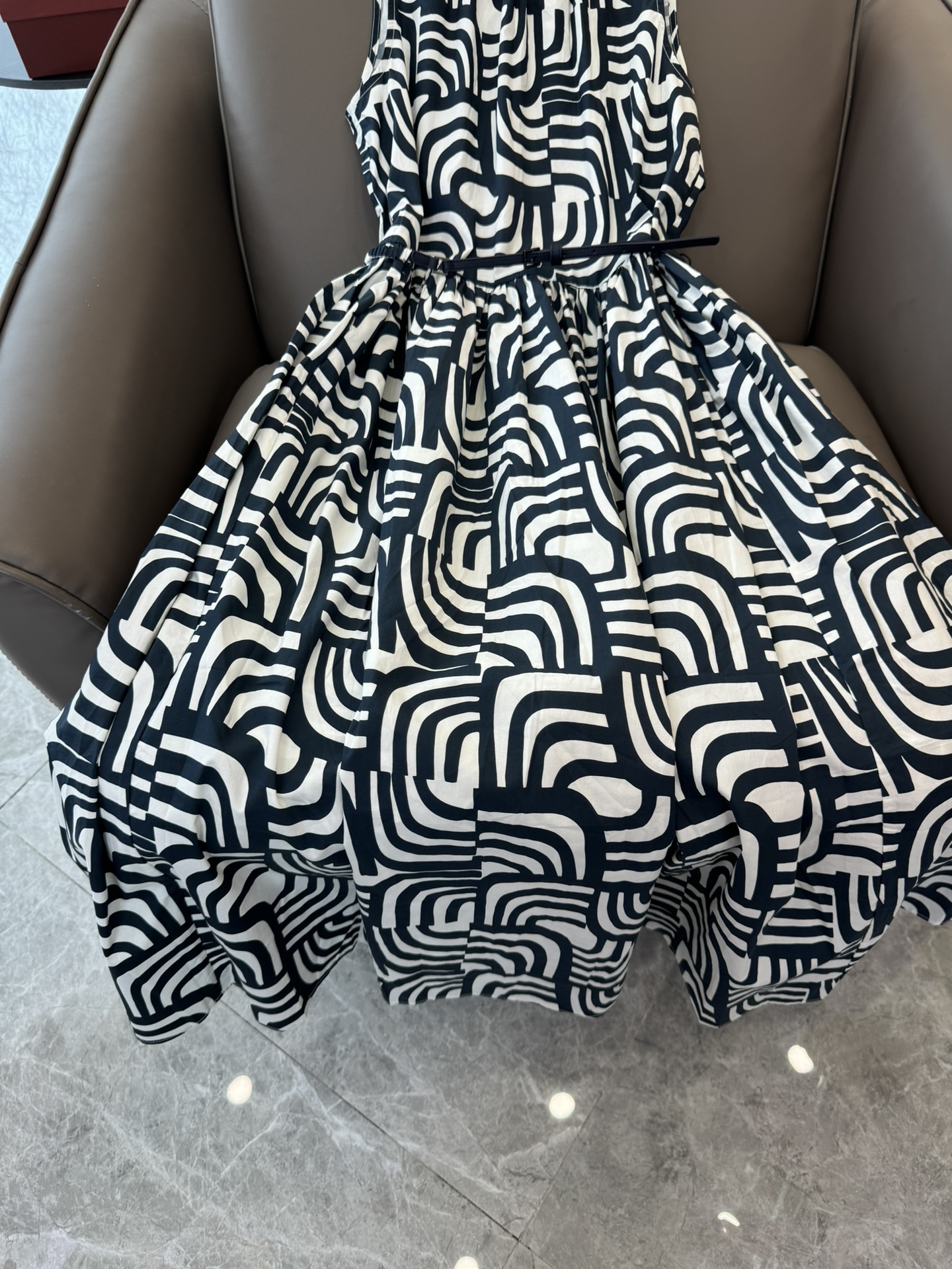 BS356#新款连衣裙。
Max Mara 最新印花 无袖几何纹印花棉料连衣裙 SMLXL