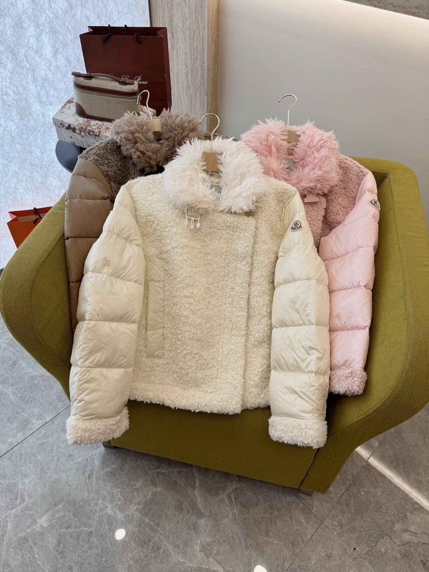 Moncler Abbigliamento Piumino Rosa Bianco Splicing Giù d’oca bianca Lana Maniche lunghe WHL38746387462