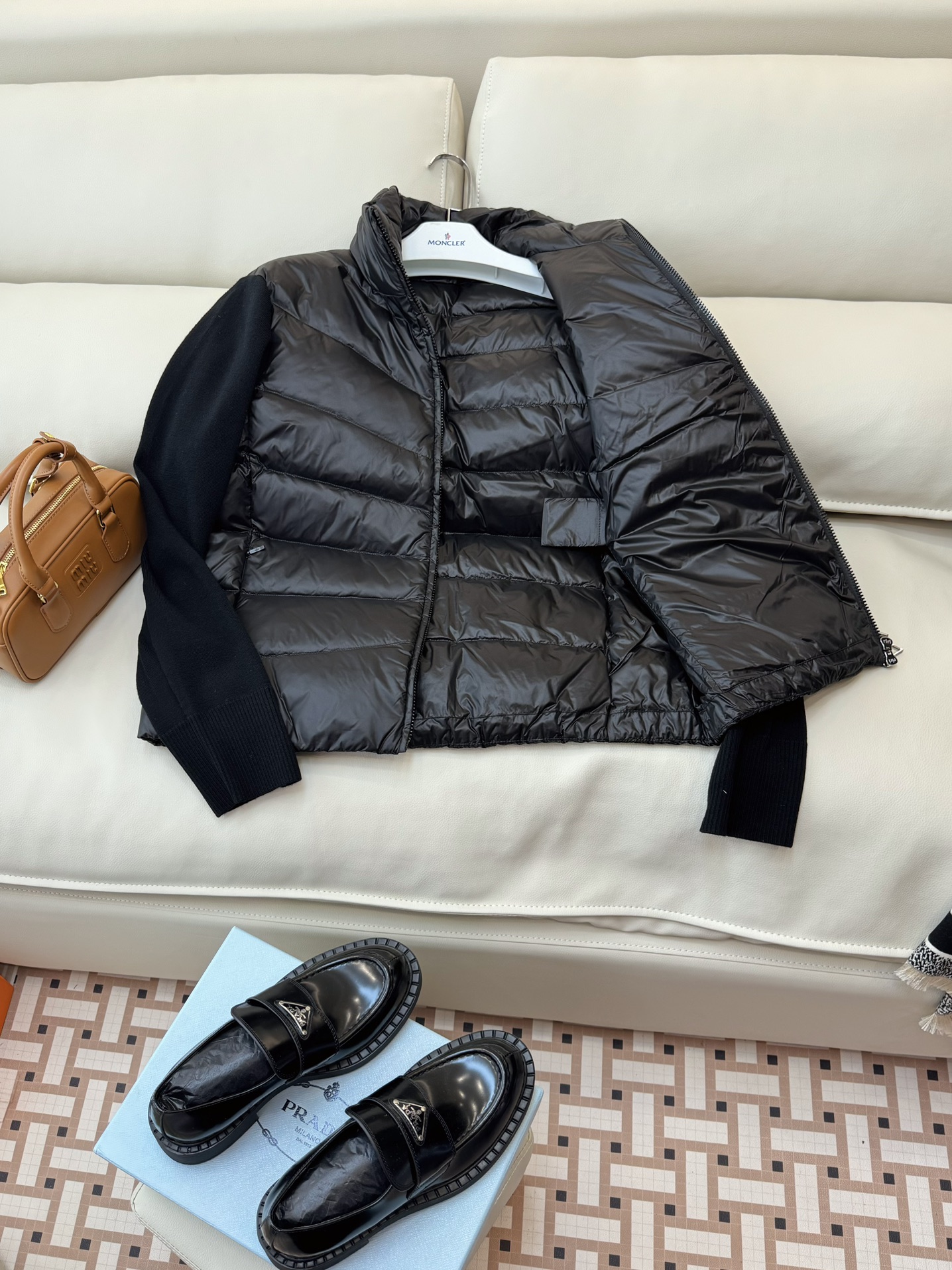 M307#新款羽绒服⚠️。
Mon 蒙口 顶级版 100% 羊毛袖 90%白鹅绒 拉链款 轻薄款 羽绒服