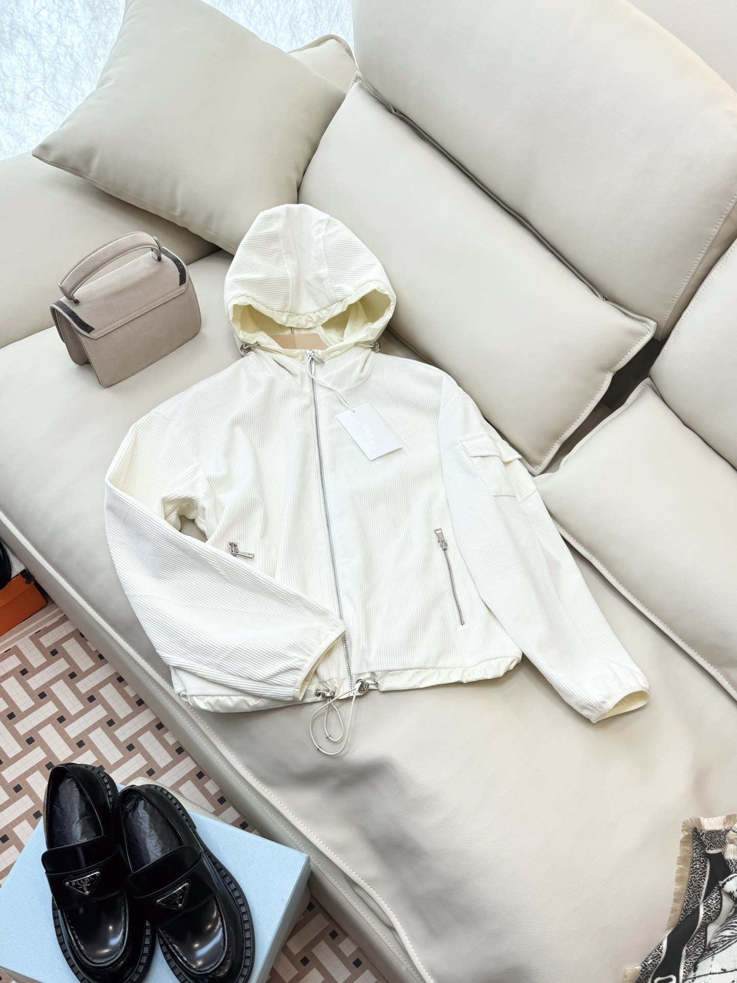 NO:695969,23063338# New coat special clear version 40/1 acetate velvet hooded casual jacket white 38/40/42,,jackets & coats,jackets & coats,hats,1986090923063338#新款外套特清版40/1 醋酸绒棉 带帽休闲夹克外套 白色 38/40/42,,jackets & coats,jackets & coats,hats,,Women's clothing