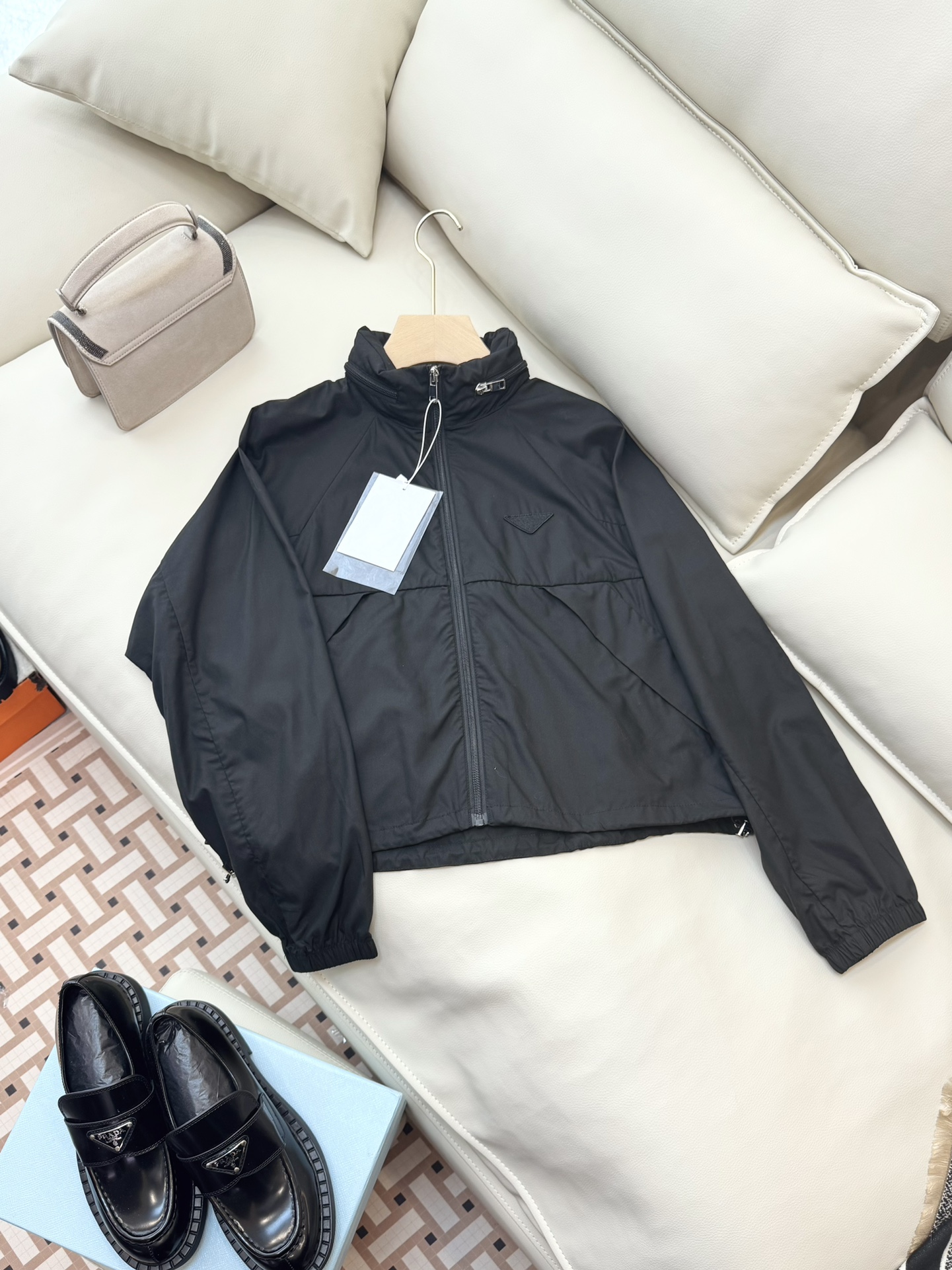 NO:695993,8387# New coat special clear version 38/1 PR triangle logo lyocell cotton hooded casual jacket black,,jackets & coats,jackets & coats,hats,198609098387#新款外套特清版38/1 PR 三角标 莱赛尔棉 带帽休闲夹克外套 黑色,,jackets & coats,jackets & coats,hats,,Women's clothing