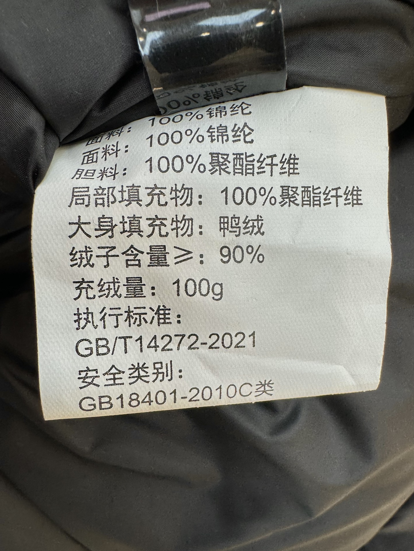8810#新款羽绒服⚠️。
max 无标款‼️
超级跑量 90% 白鸭绒 菱形格带帽羽绒马甲 灰色 米白