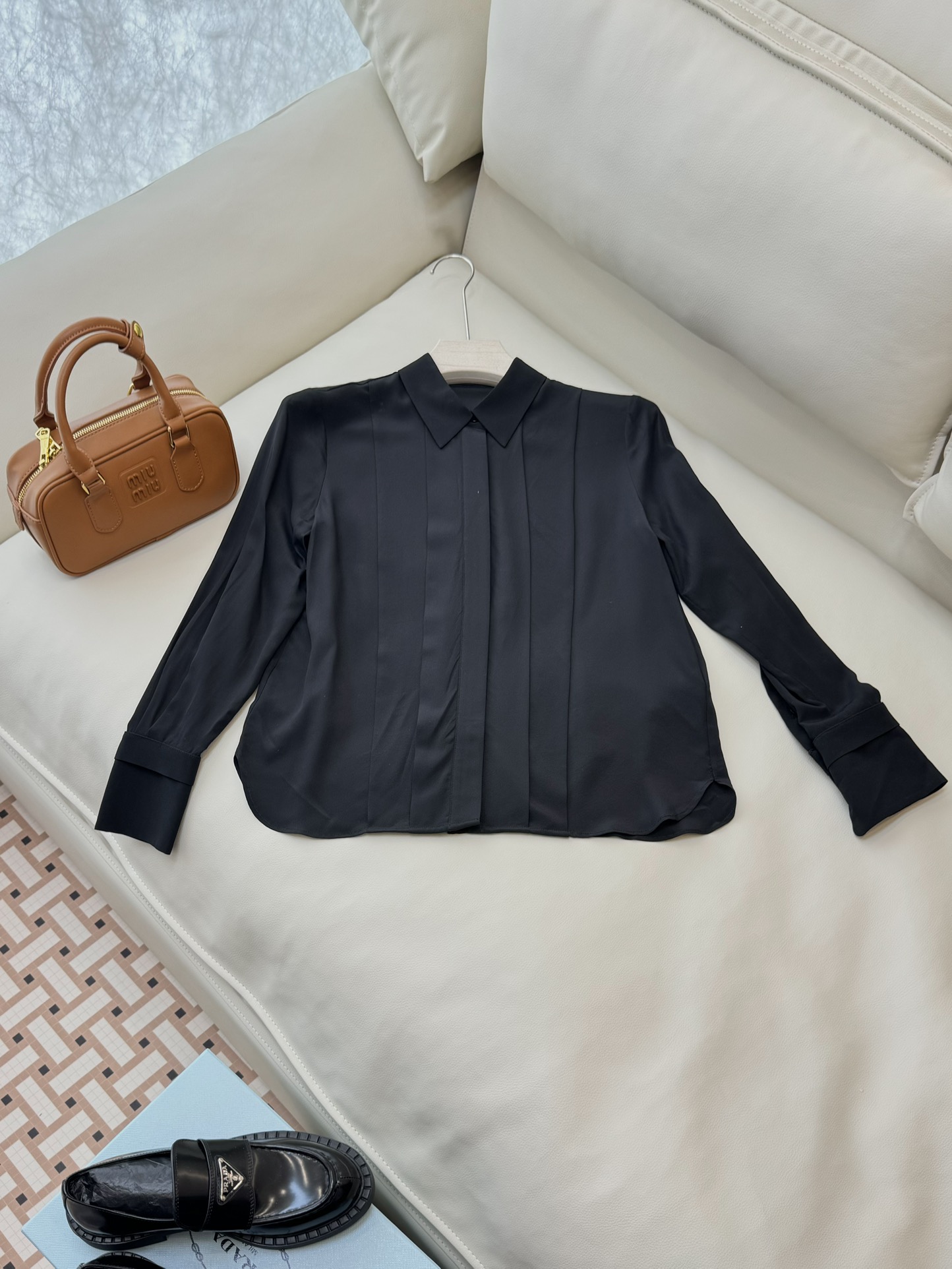 NO:733540,BS0483# New top Zhihe heavy silk pleated long-sleeved shirt off-white black 36/38/40/42,,shirts,real silk,19860909BS0483#新款上衣 之禾 重磅真丝压褶长袖衬衫 米白色 黑色 36/38/40/42,,shirts,real silk,,Women's clothing