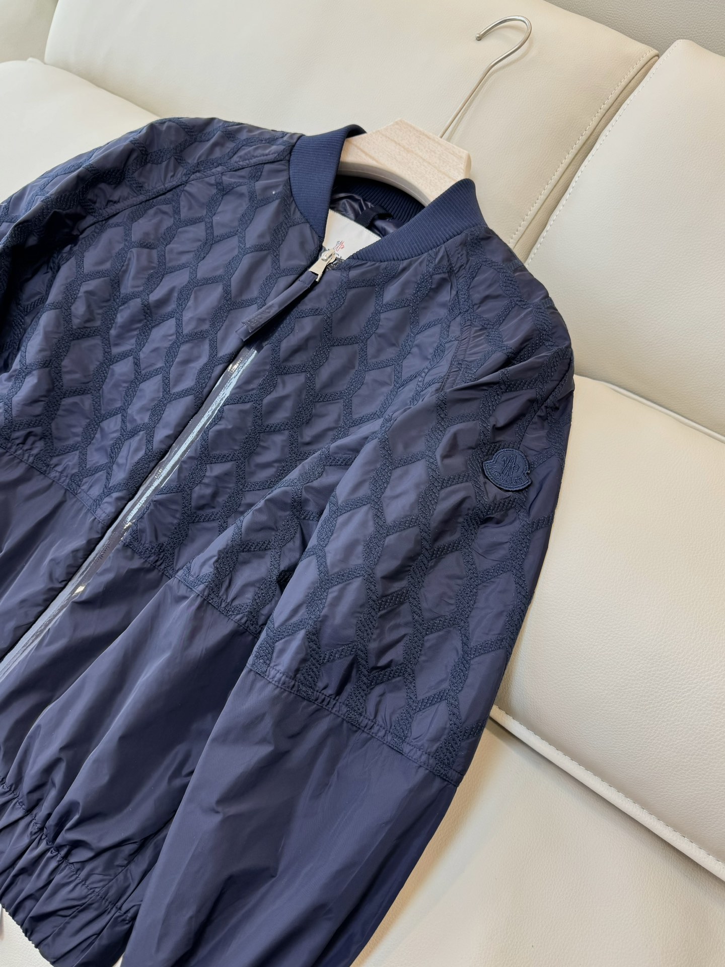 LF015#新款外套。
Mon 蒙口 爆款 重工绣花 棒球服外套 蓝色 米白色1-2-3码 